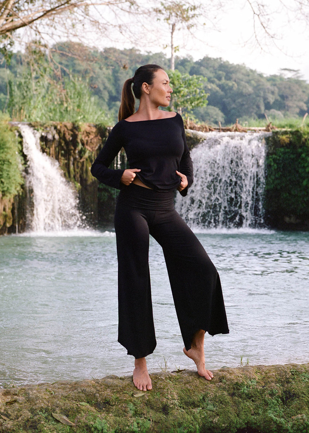 Julia is wearing size S. Height 166cm (5.5”), Bust 88cm (34.6”), Waist 68cm (26.7”), Hips 90cm (35.4”)  | Size S