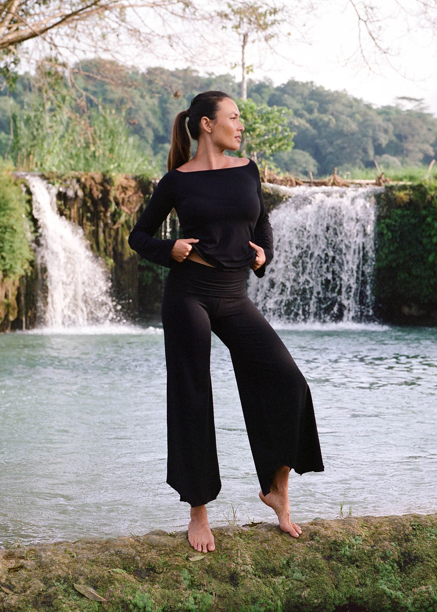 Julia is wearing size S. Height 166cm (5.5”), Bust 88cm (34.6”), Waist 68cm (26.7”), Hips 90cm (35.4”)  | Size S