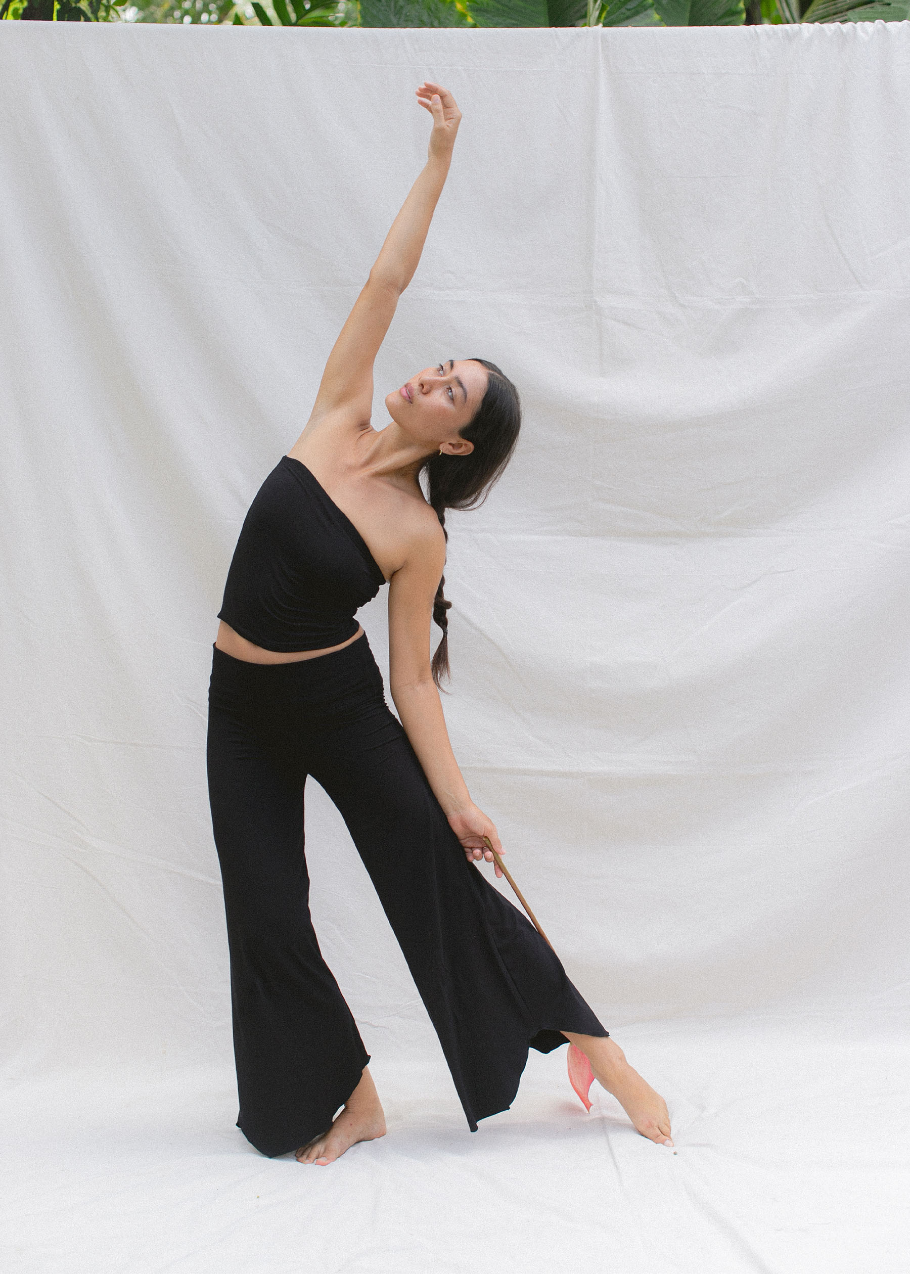 Eva wears size M. Height 174cm (5.7”), Bust 83cm (32.7”), Waist 69cm (27.2”), Hips 96cm (37.8”) | Size M