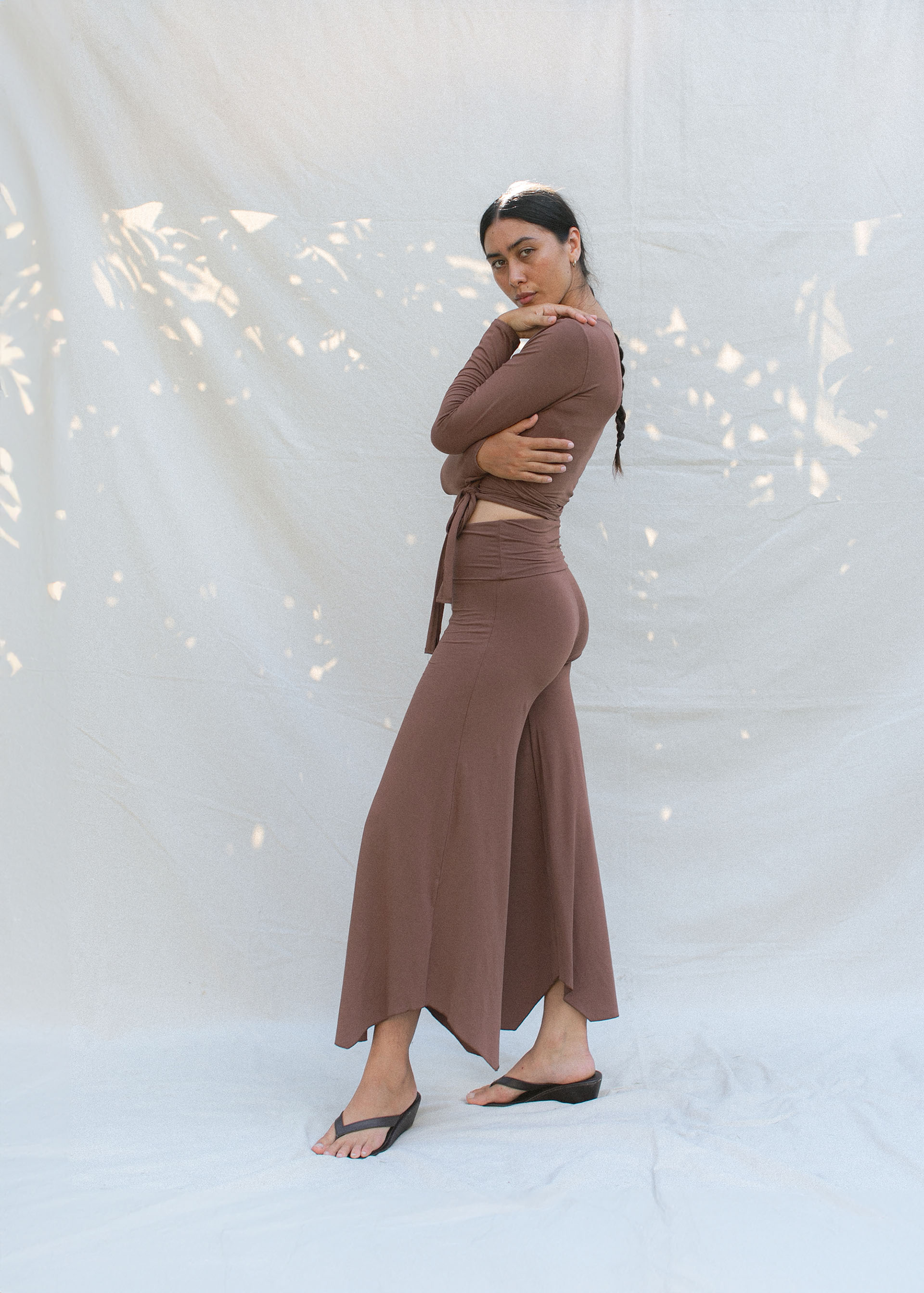 Eva wears size M. Height 174cm (5.7”), Bust 83cm (32.7”), Waist 69cm (27.2”), Hips 96cm (37.8”) | Size M