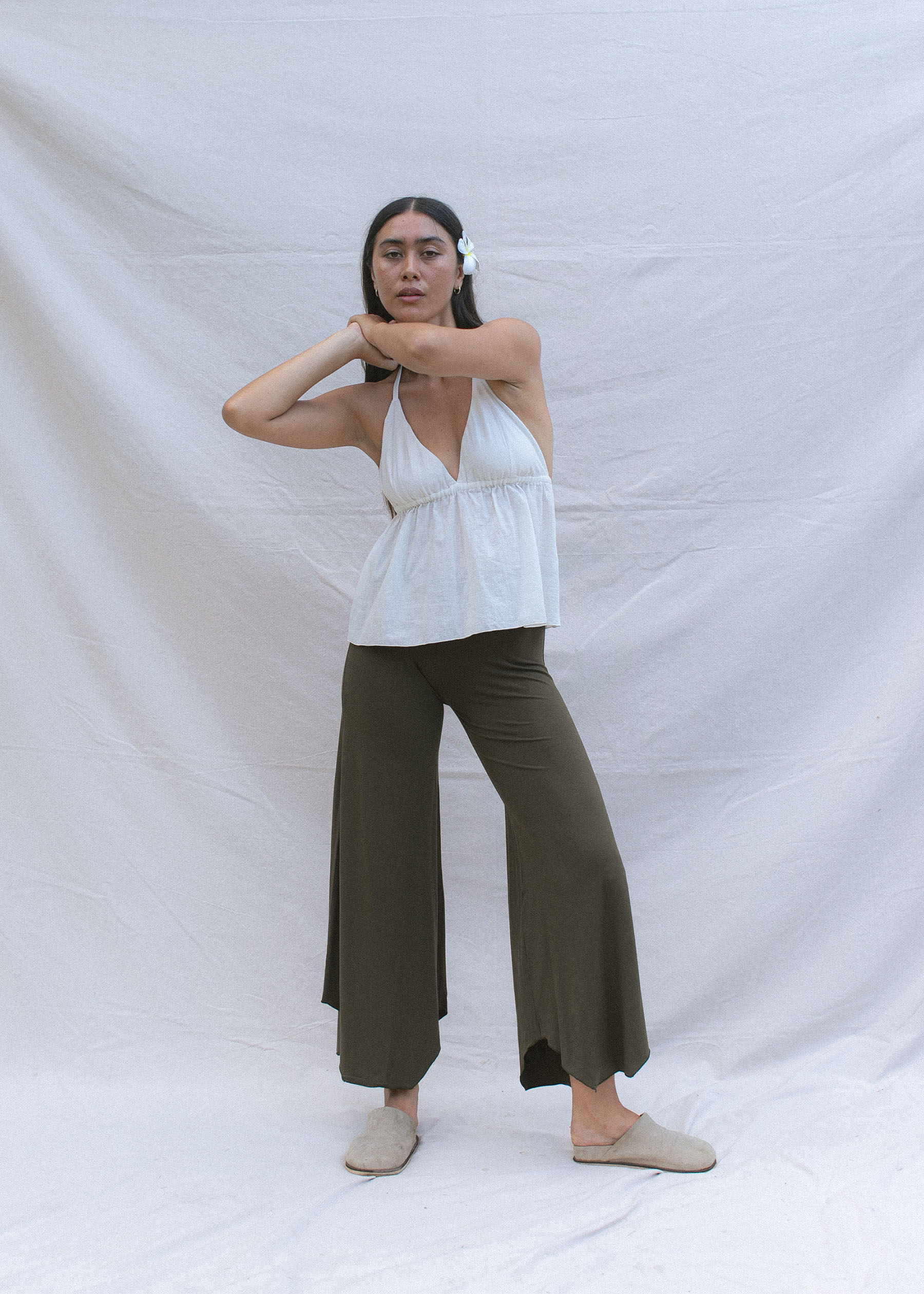 Eva wears size M. Height 174cm (5.7”), Bust 83cm (32.7”), Waist 69cm (27.2”), Hips 96cm (37.8”) | Size M