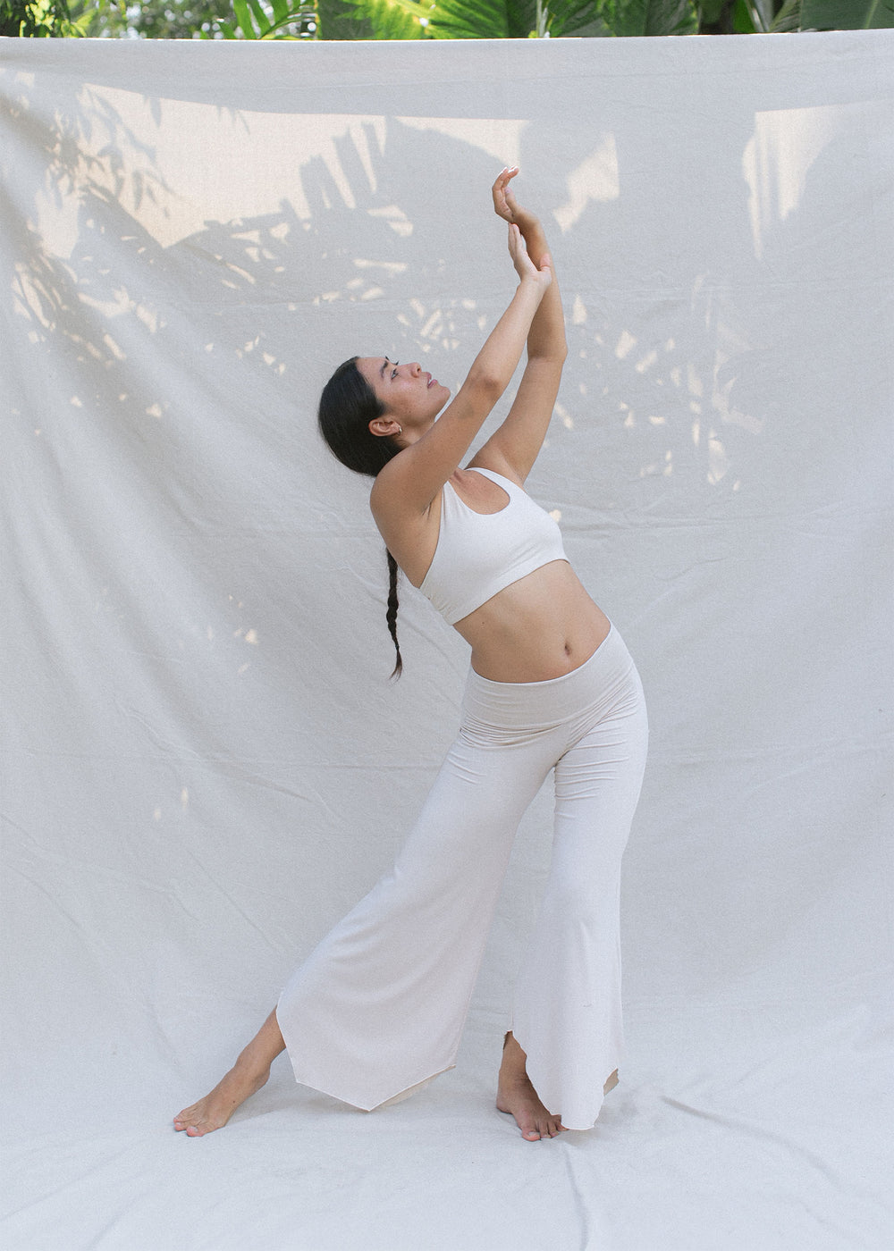 Eva wears size M. Height 174cm (5.7”), Bust 83cm (32.7”), Waist 69cm (27.2”), Hips 96cm (37.8”) | Size M