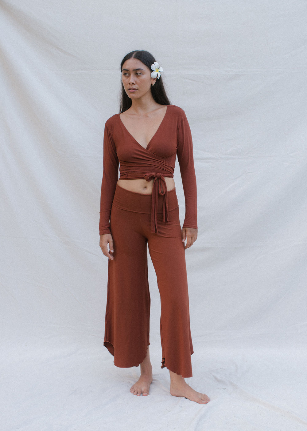 Eva wears size M. Height 174cm (5.7”), Bust 83cm (32.7”), Waist 69cm (27.2”), Hips 96cm (37.8”) | Size M