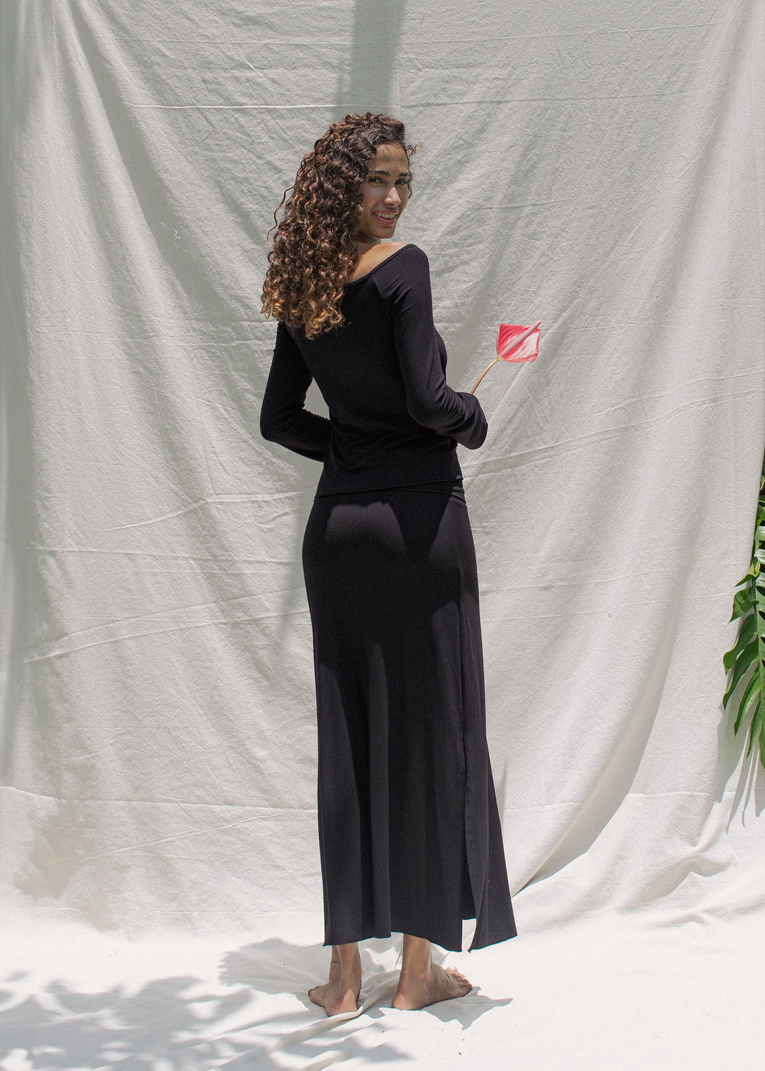 Nissia is wearing size XS/S. Height 172cm (5.6”), Bust 85cm (33.4”), Waist 61cm (24”), Hips 89cm (35”) | Size XS/S