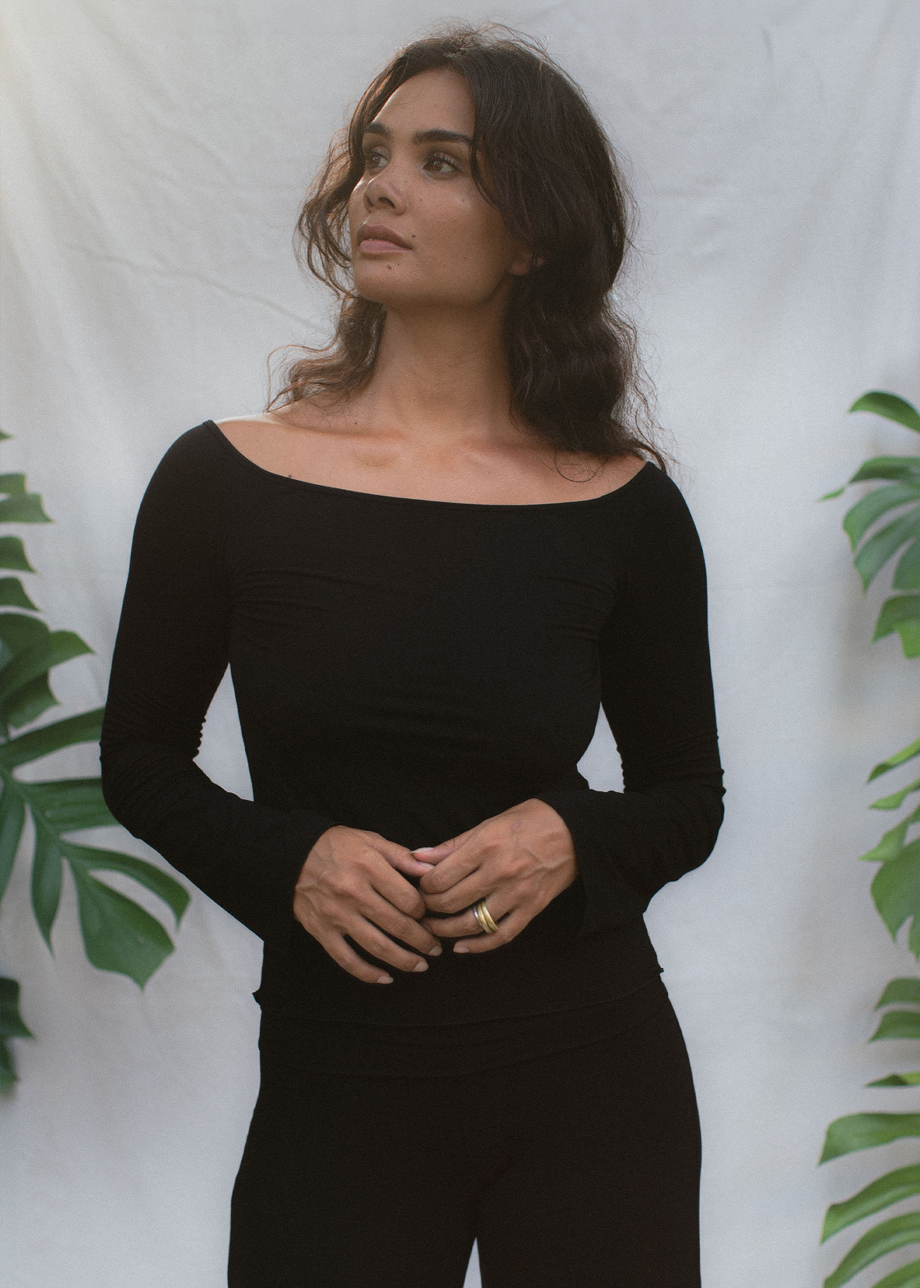 Kristin is wearing size M/L. Height 177cm (5.8”), Bust 87cm (34.2”), Waist 74cm (29”), Hips 94cm (37”)  | Size M/L