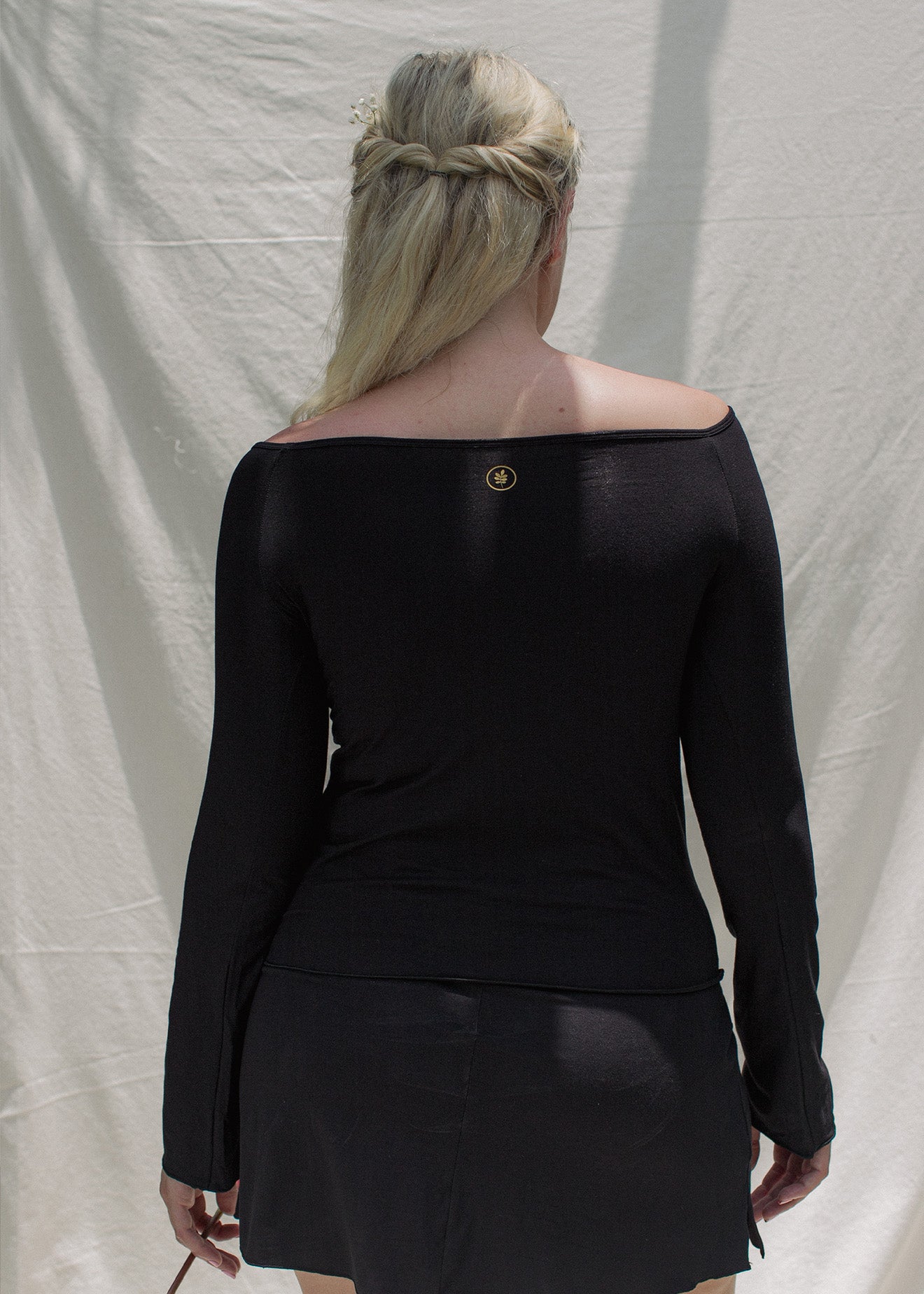 Rachel is wearing size XL/XXL. Height 178cm (5.8”), Bust 95cm (37.4”), Waist 76cm (29.9”), Hips 110cm (43.3”) | Size XL/XXL