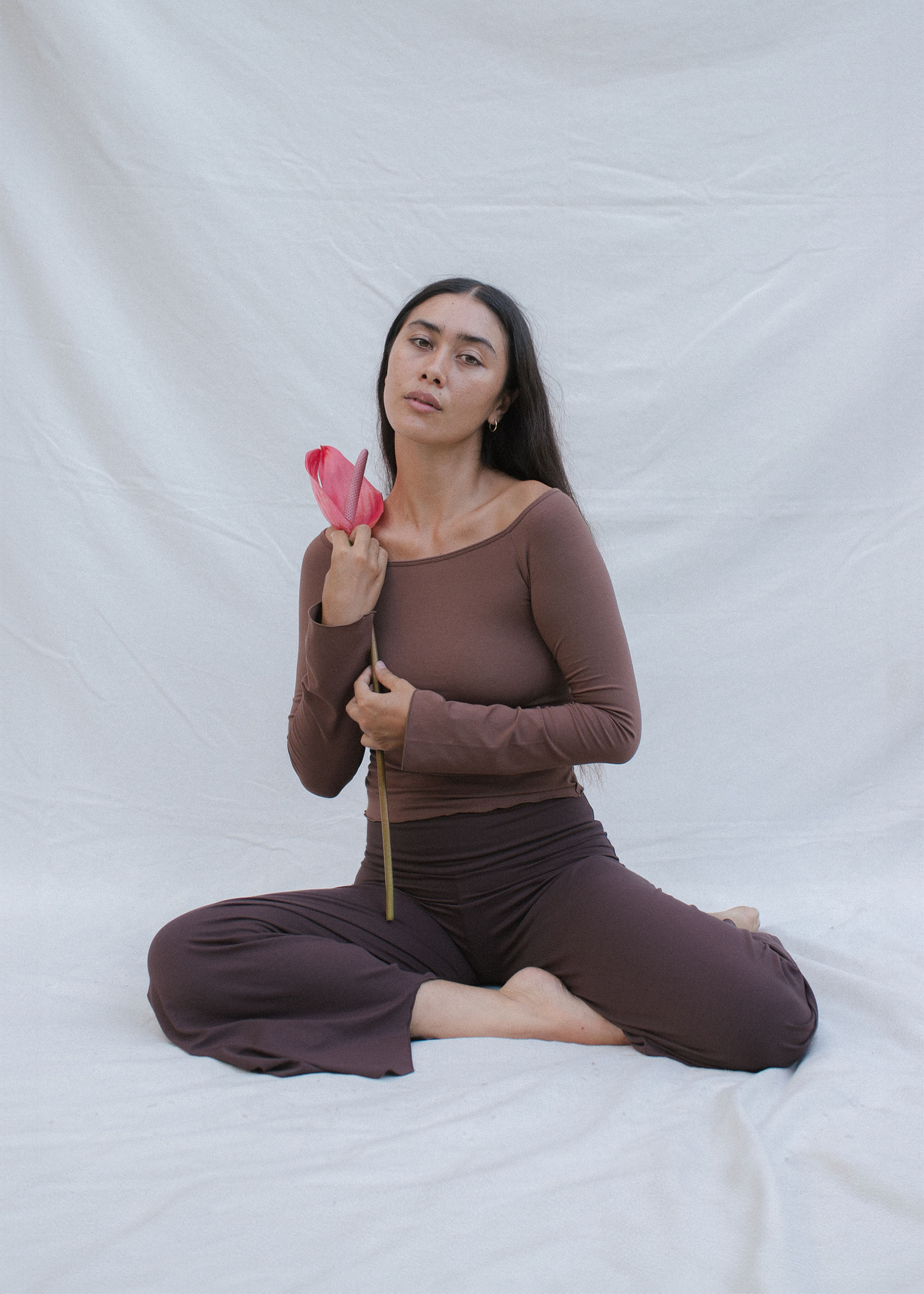 Eva wears size M/L. Height 174cm (5.7”), Bust 83cm (32.7”), Waist 69cm (27.2”), Hips 96cm (37.8”) | Size M/L