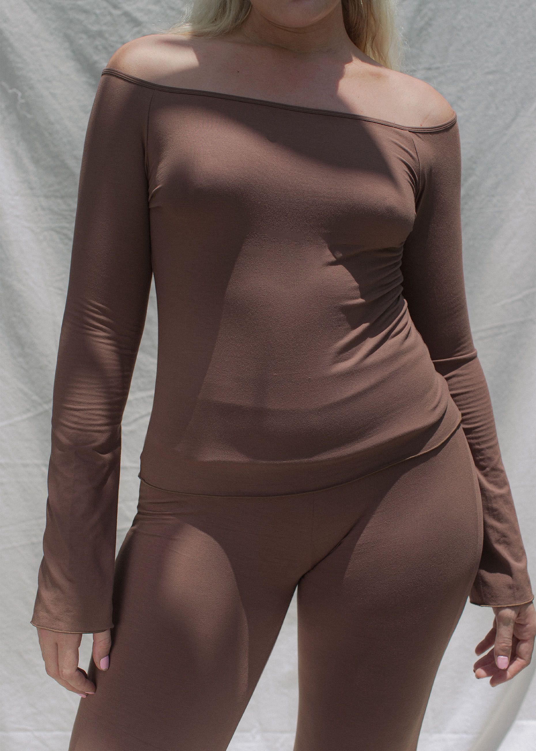 Rachel is wearing size XL/XXL. Height 178cm (5.8”), Bust 95cm (37.4”), Waist 76cm (29.9”), Hips 110cm (43.3”) | Size XL/XXL