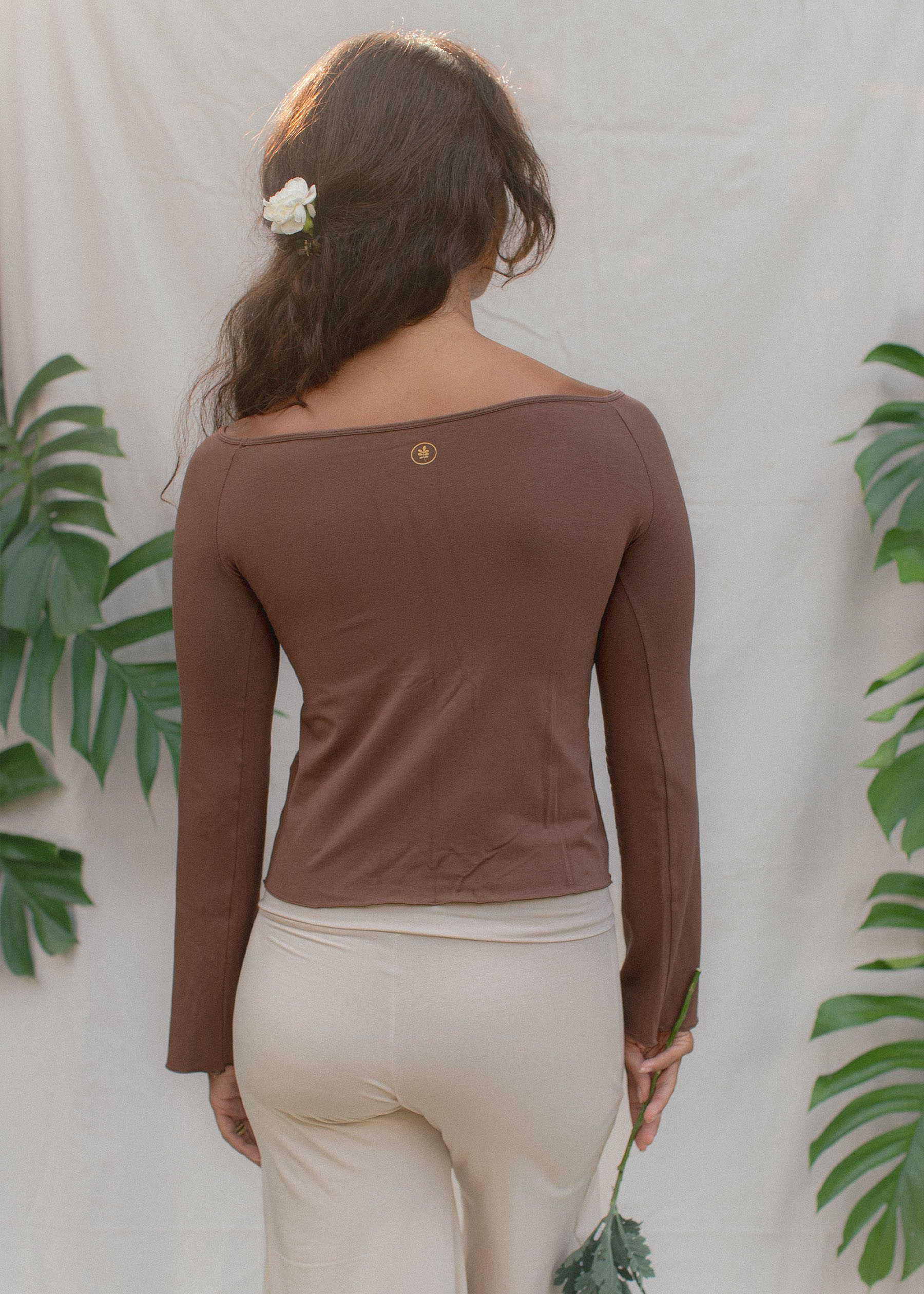 Kristin is wearing size M/L. Height 177cm (5.8”), Bust 87cm (34.2”), Waist 74cm (29”), Hips 94cm (37”)  | Size M/L