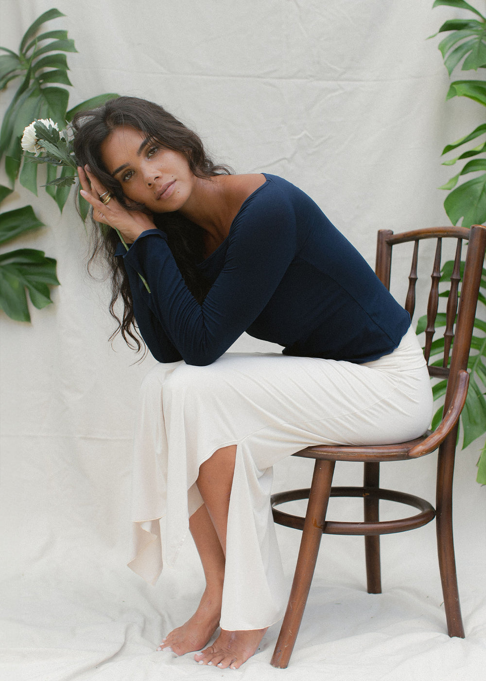 Kristin is wearing size M/L. Height 177cm (5.8”), Bust 87cm (34.2”), Waist 74cm (29”), Hips 94cm (37”)  | Size M/L