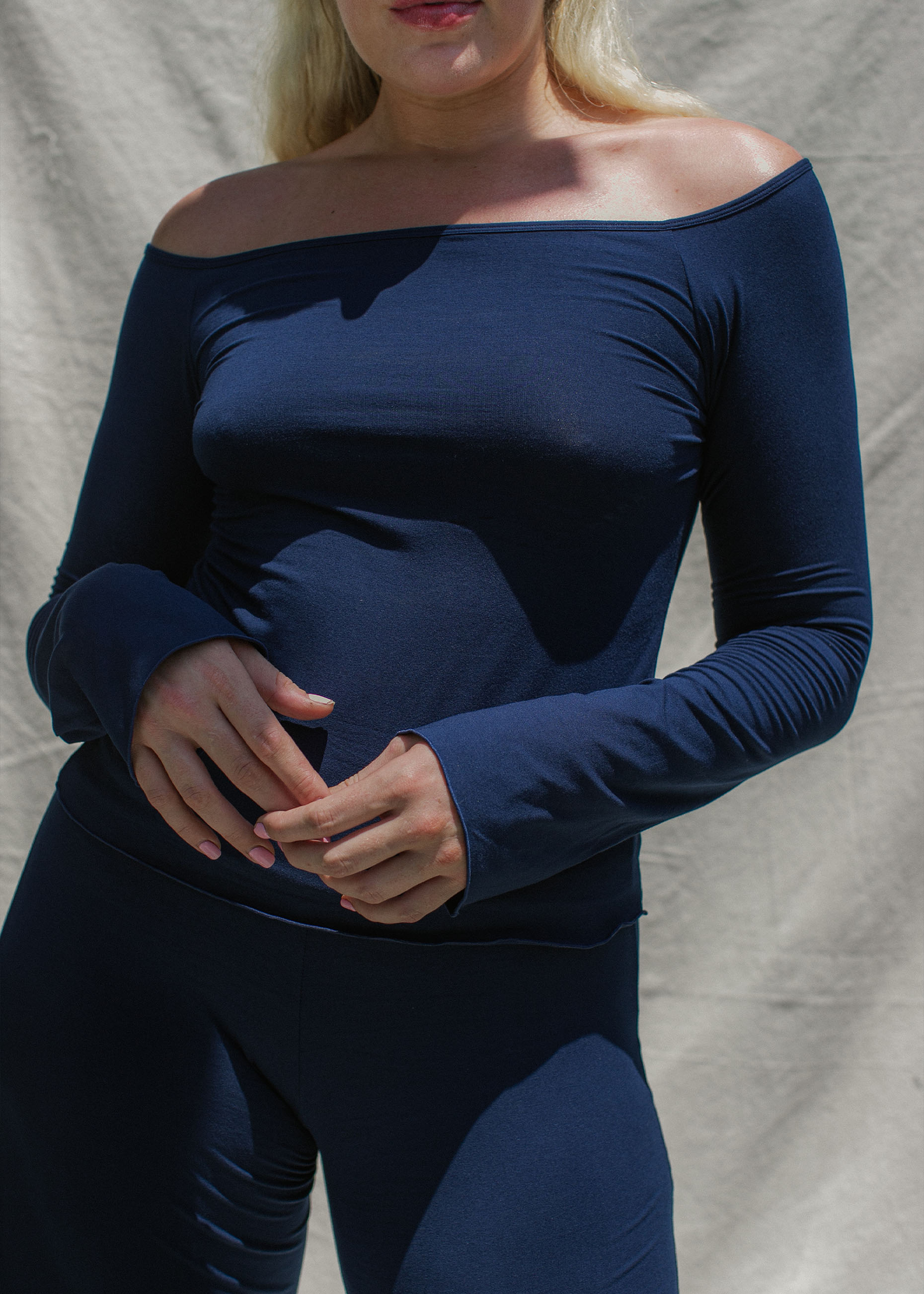 Rachel is wearing size XL/XXL. Height 178cm (5.8”), Bust 95cm (37.4”), Waist 76cm (29.9”), Hips 110cm (43.3”) | Size XL/XXL