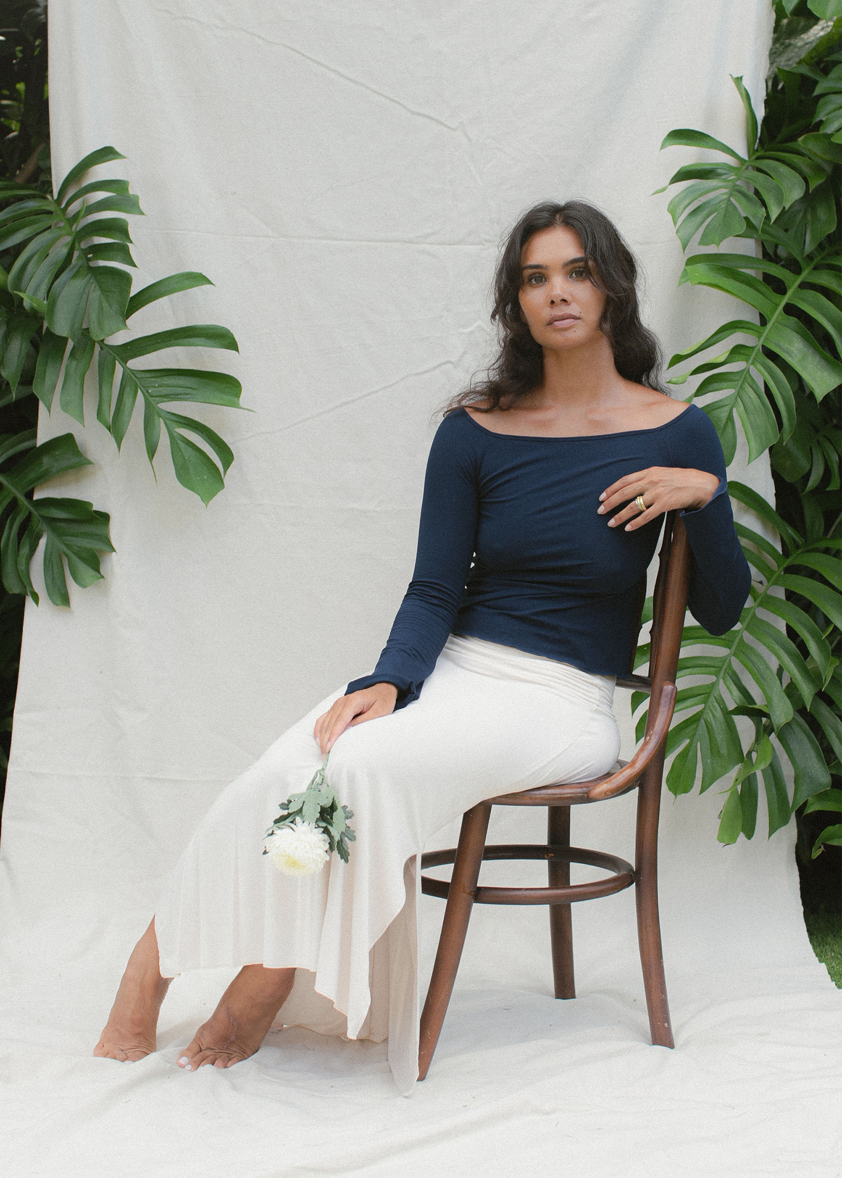 Kristin is wearing size M/L. Height 177cm (5.8”), Bust 87cm (34.2”), Waist 74cm (29”), Hips 94cm (37”)  | Size M/L