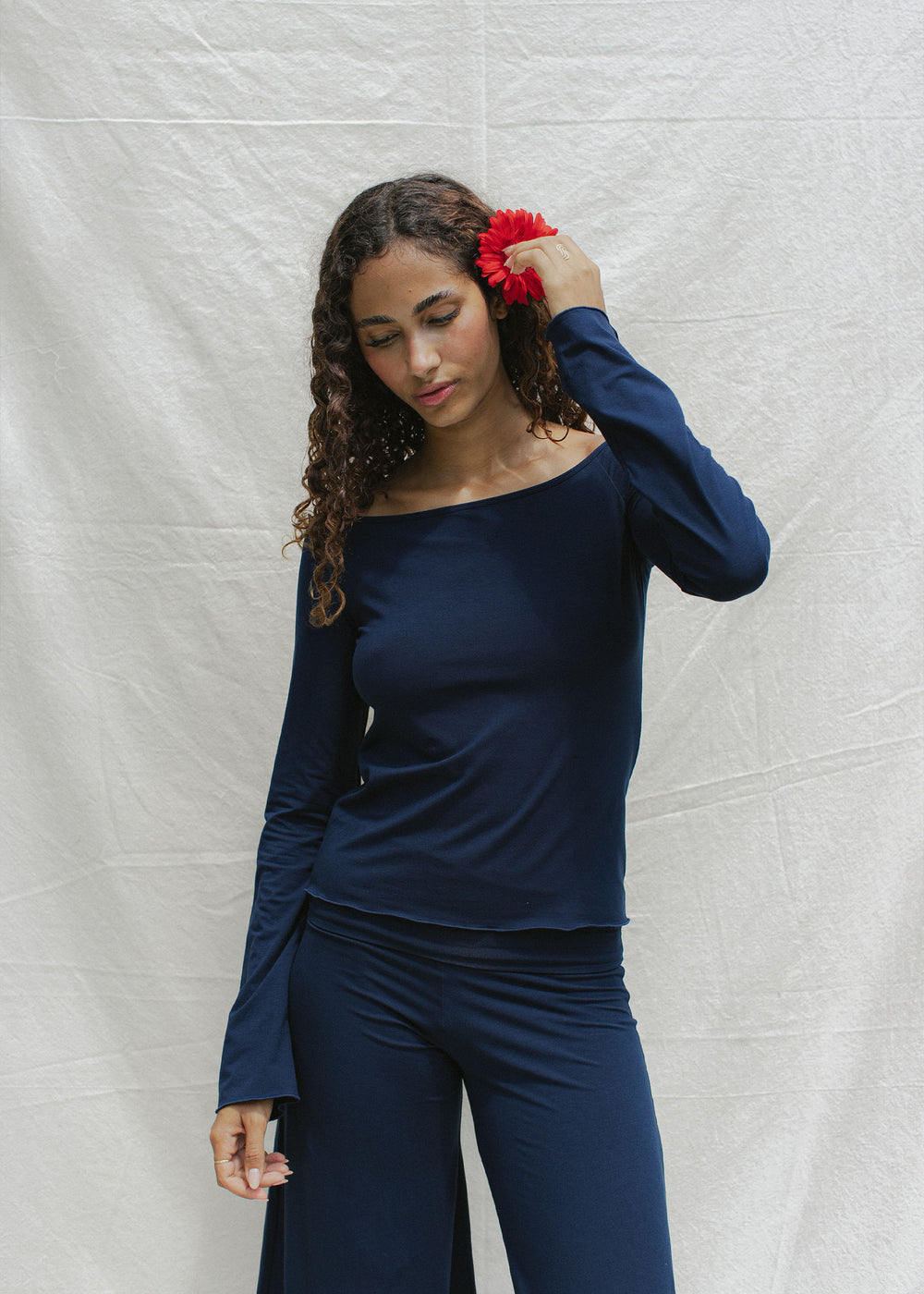 Nissia is wearing size XS/S. Height 172cm (5.6”), Bust 85cm (33.4”), Waist 61cm (24”), Hips 89cm (35”) | Size XS/S