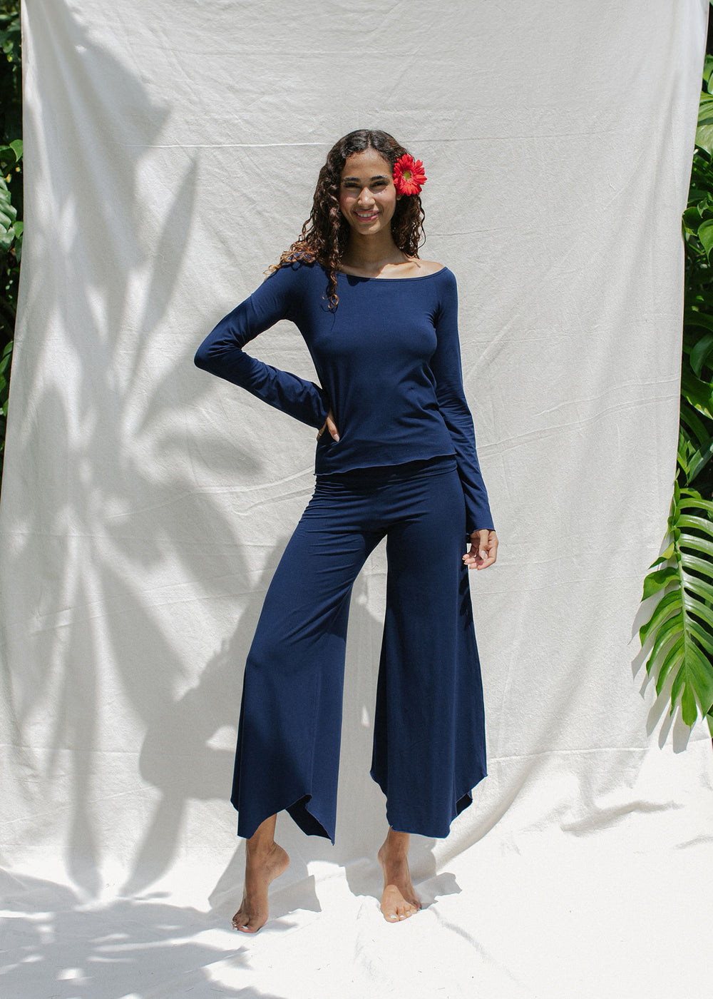 Nissia is wearing size XS/S. Height 172cm (5.6”), Bust 85cm (33.4”), Waist 61cm (24”), Hips 89cm (35”) | Size XS/S