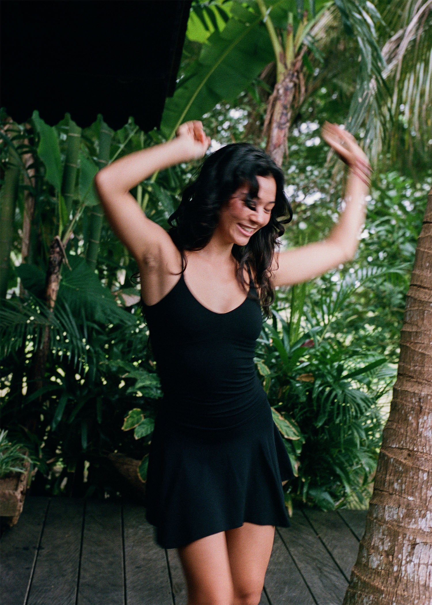 Yuki wears size XXS/XS. She is 163cm (5.3”) tall, Bust 85cm (33.6”), Waist 69cm (27.2”), Hips 75cm (29.5”) | Size XXS/XS