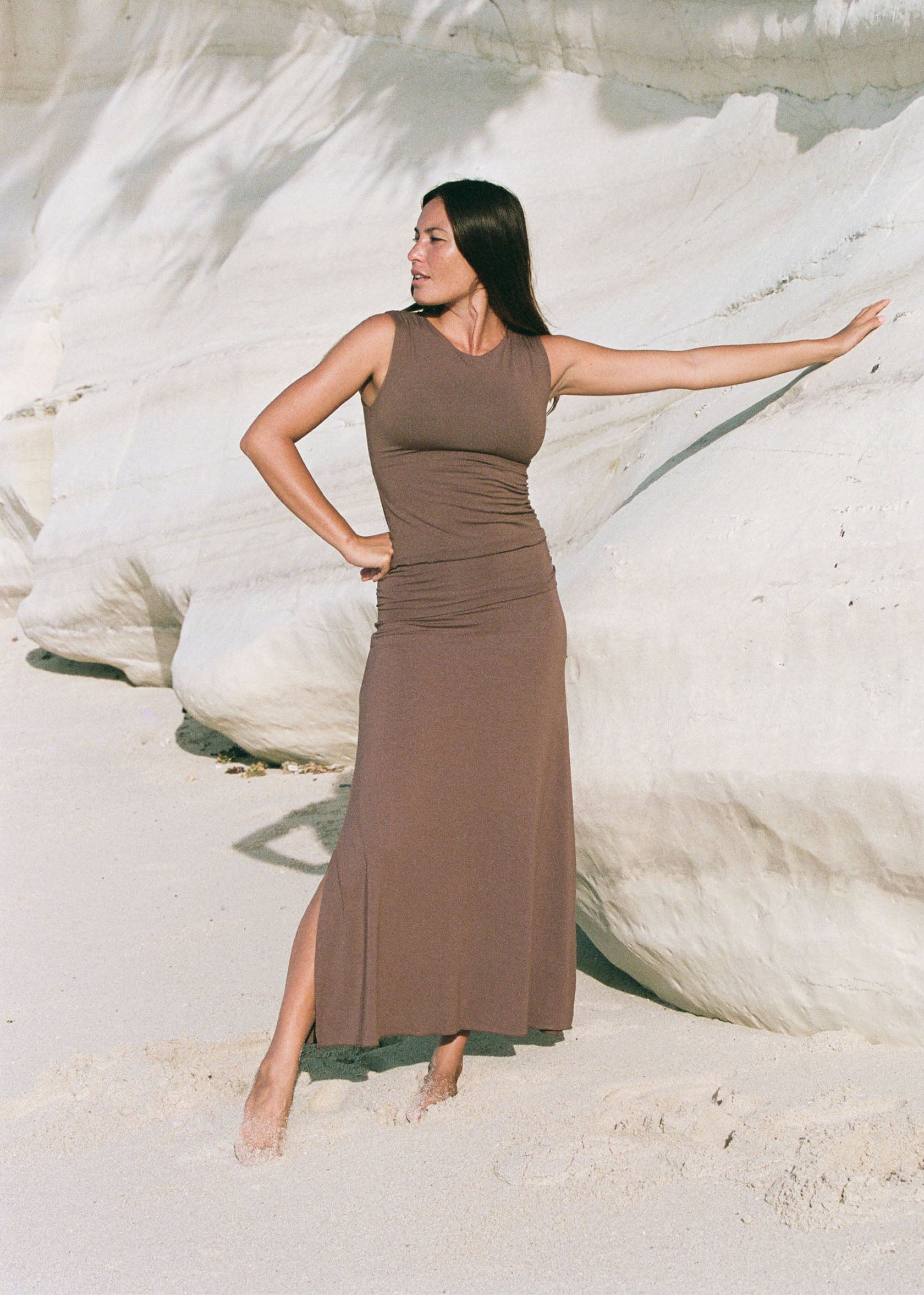 Julia is wearing size S/M. Height 166cm (5.5”), Bust 88cm (34.6”), Waist 68cm (26.7”), Hips 90cm (35.4”) | Size S/M