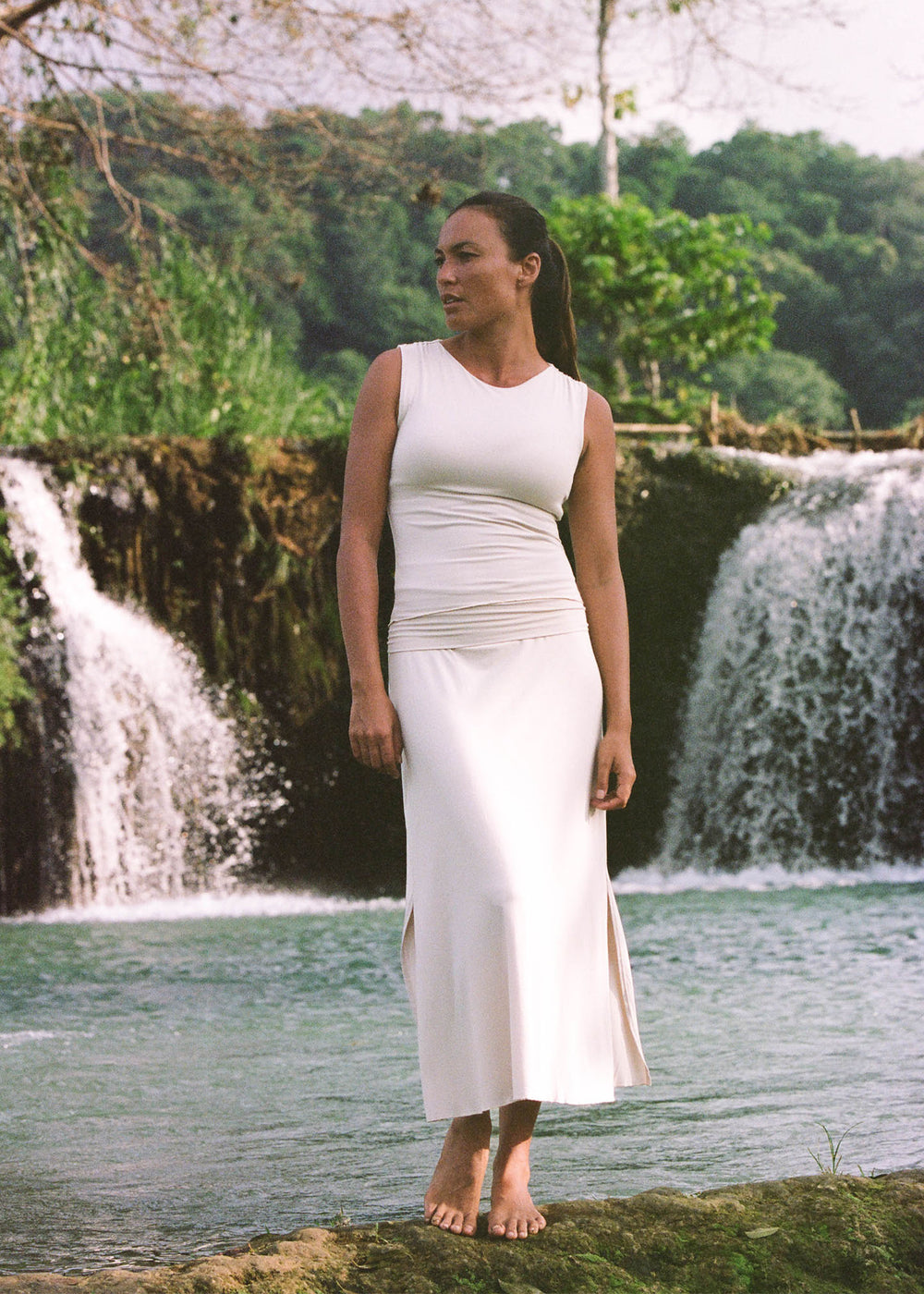 Julia is wearing size XS/S. Height 166cm (5.5”), Bust 88cm (34.6”), Waist 68cm (26.7”), Hips 90cm (35.4”)  | Size XS/S