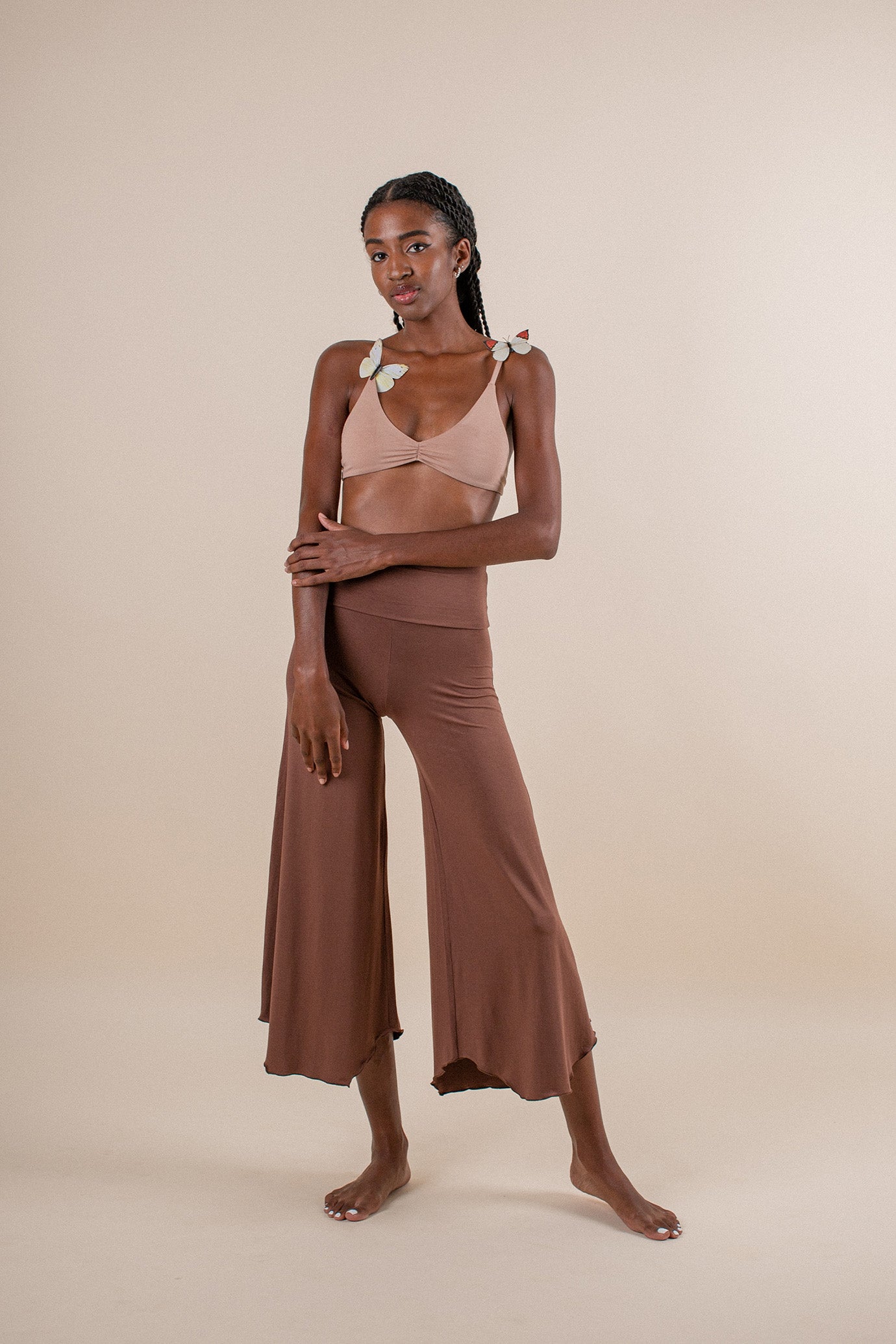 Ashanti is wearing size XS. Hips 68cm(26.7”), Height 177cm(5.8”) | Size XS