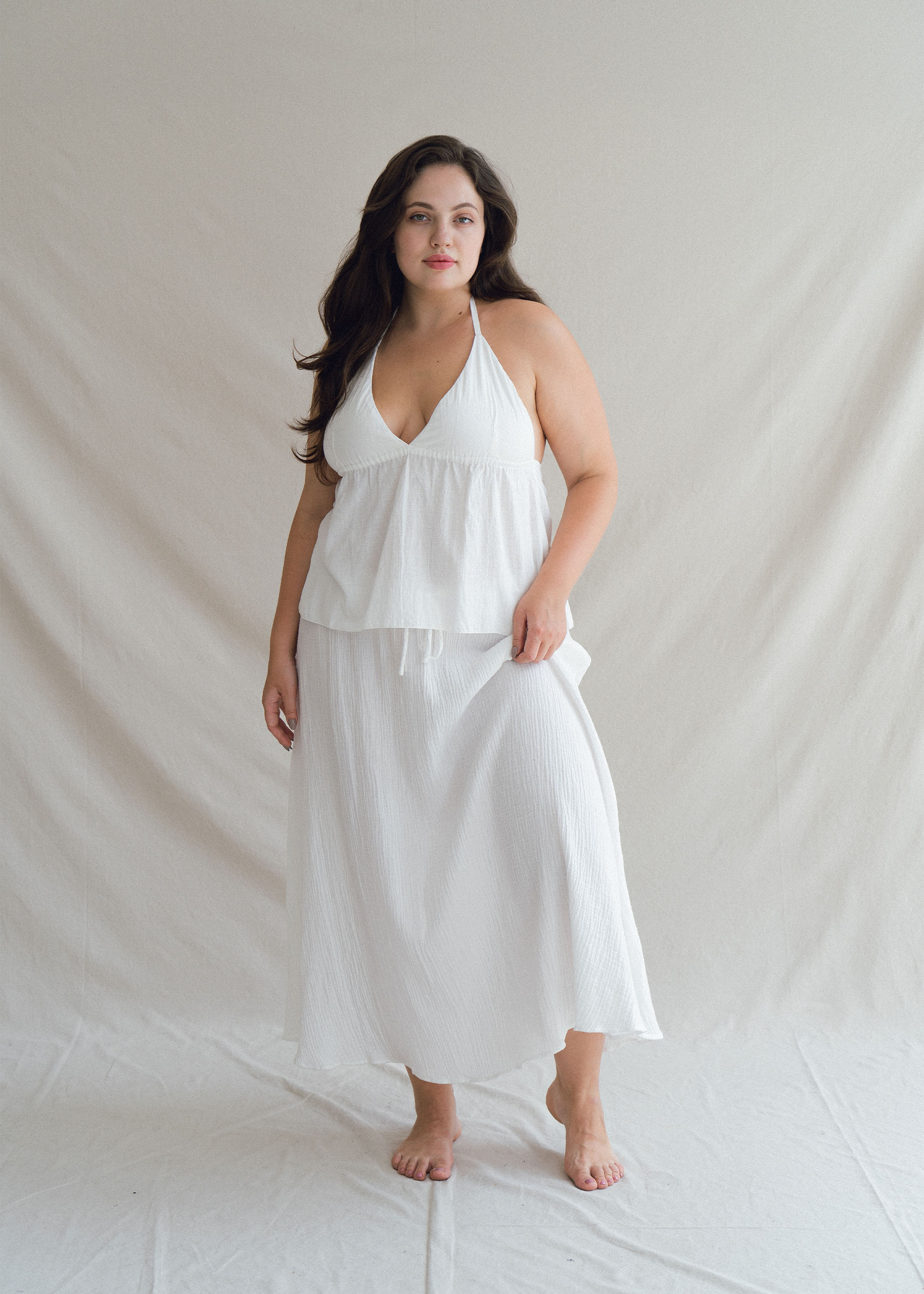 Alena wears size XL/XXL. Height 172cm (5.6”), Bust 109cm (43”), Waist 90cm (35.4”), Hips 120cm (47.3”) | Size XL/XXL