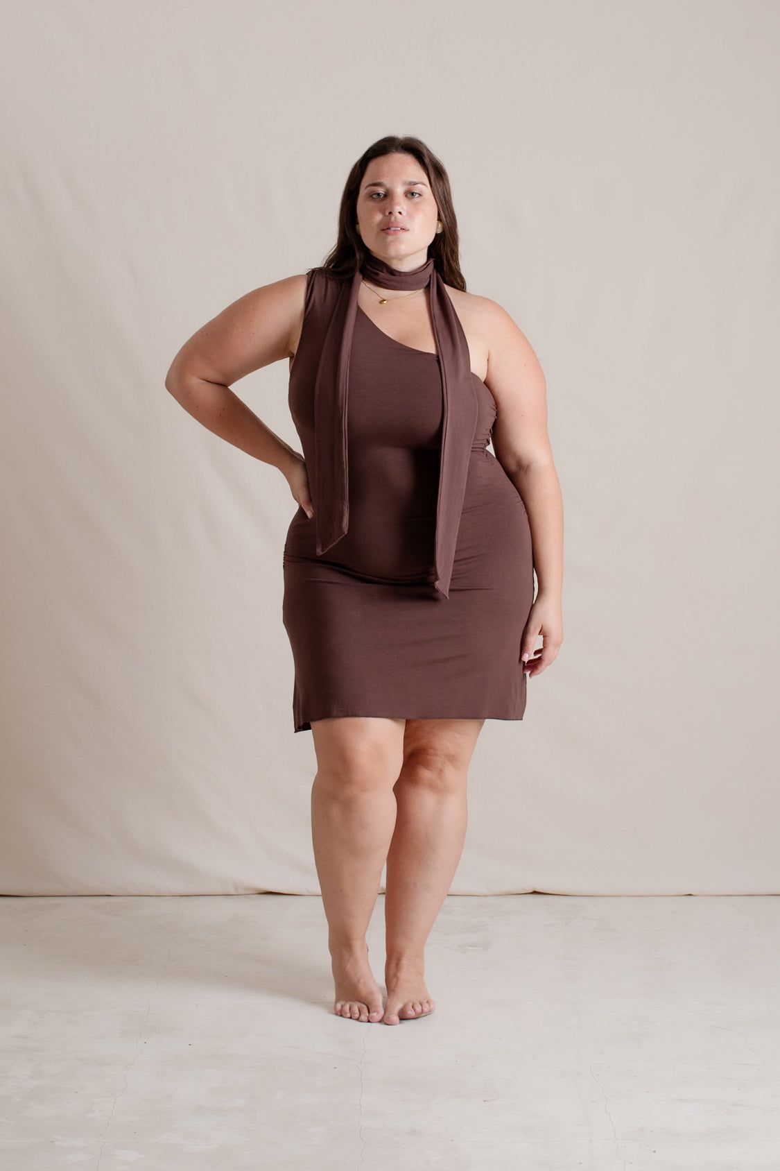 Michelle is wearing XL/2XL. Bust: 115cm (45.3”), Waist: 93 (36.6”), Hips: 123cm (48.4”), Height: 168cm (5.5”) | Size XL/XXL