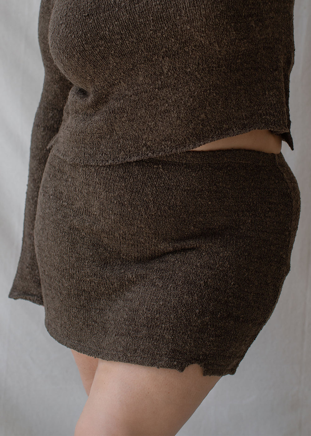 Michelle is wearing XL/XXL Bust 115cm (45.3”), Waist 93 (36.6”), Hips 123cm (48.4”), Height 168cm (5.5”)  | Size XL/XXL