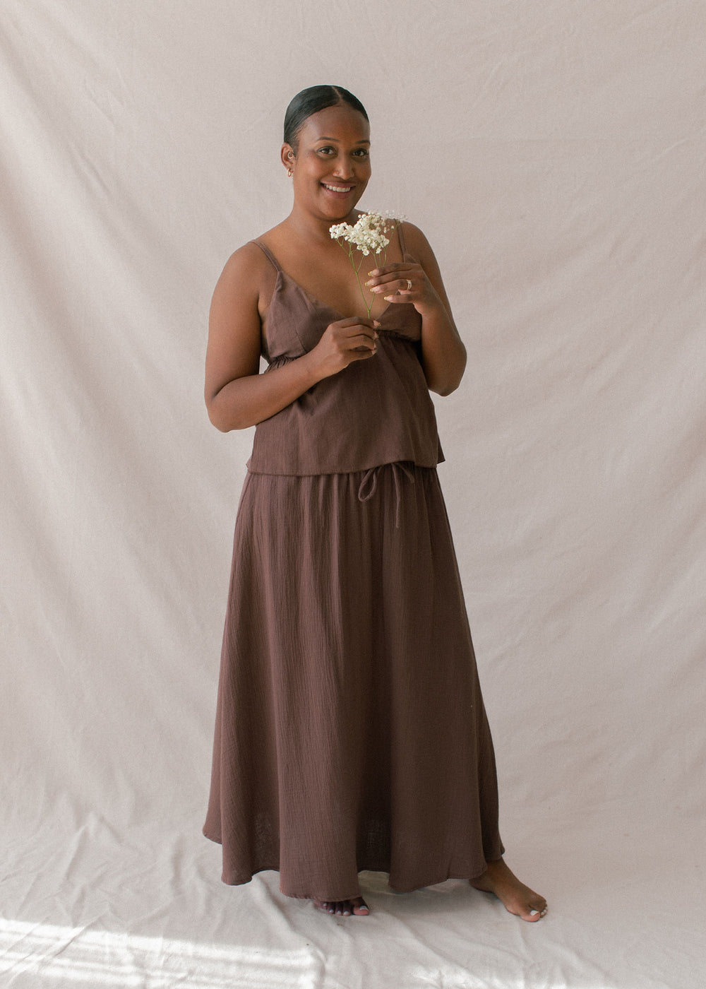 Mimi is wearing size XL/XXL. Waist: 87cm(34.3”), Hips: 107cm(42.2”), Height: 162cm(5.3”). | Size XL/XXL