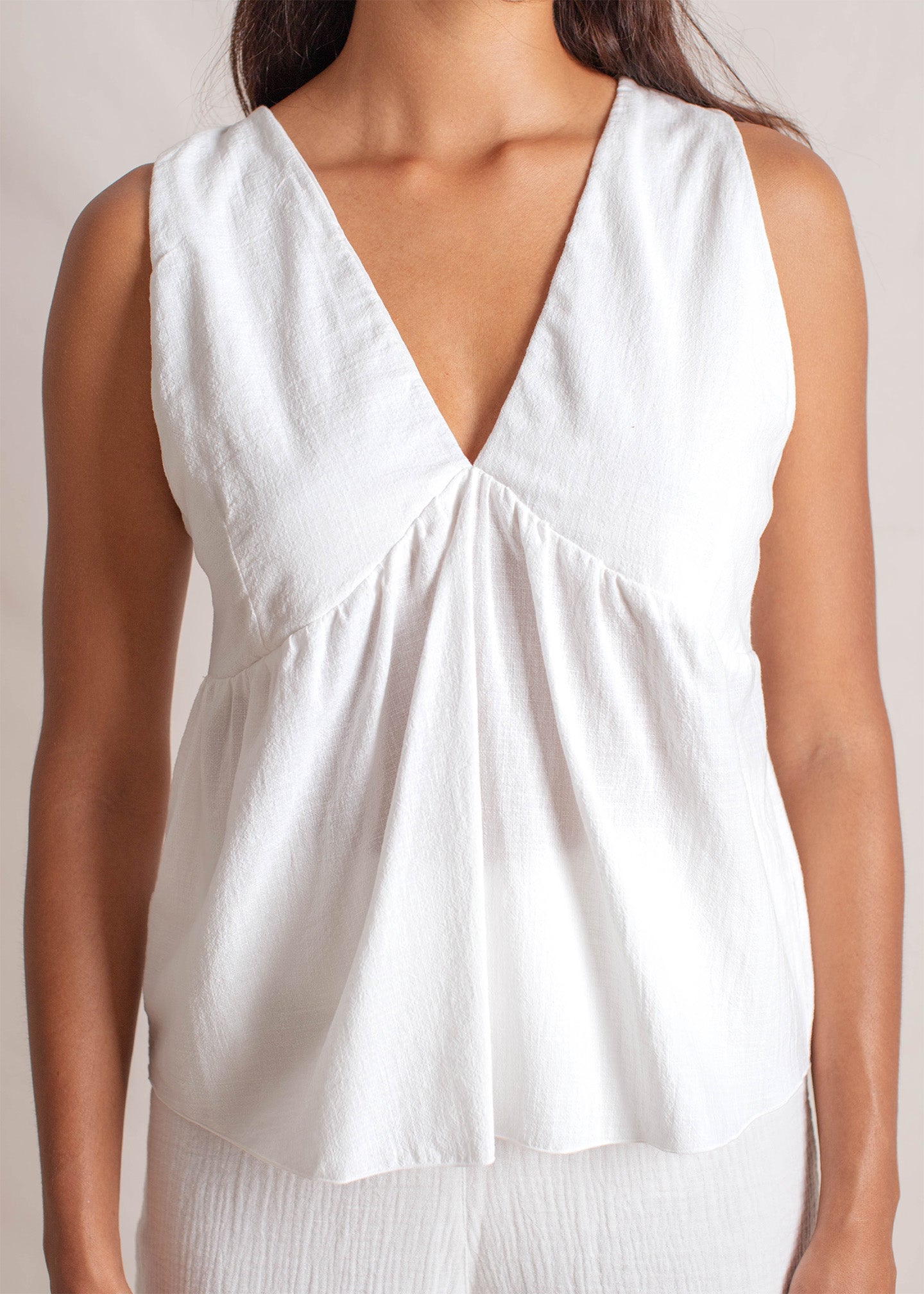 Tara is wearing size XS/S, Bust 86cm (33.8”), Waist 60cm (23.6”), Hips 89cm (35”),  Height 175cm (5.7”). | Size XS/S