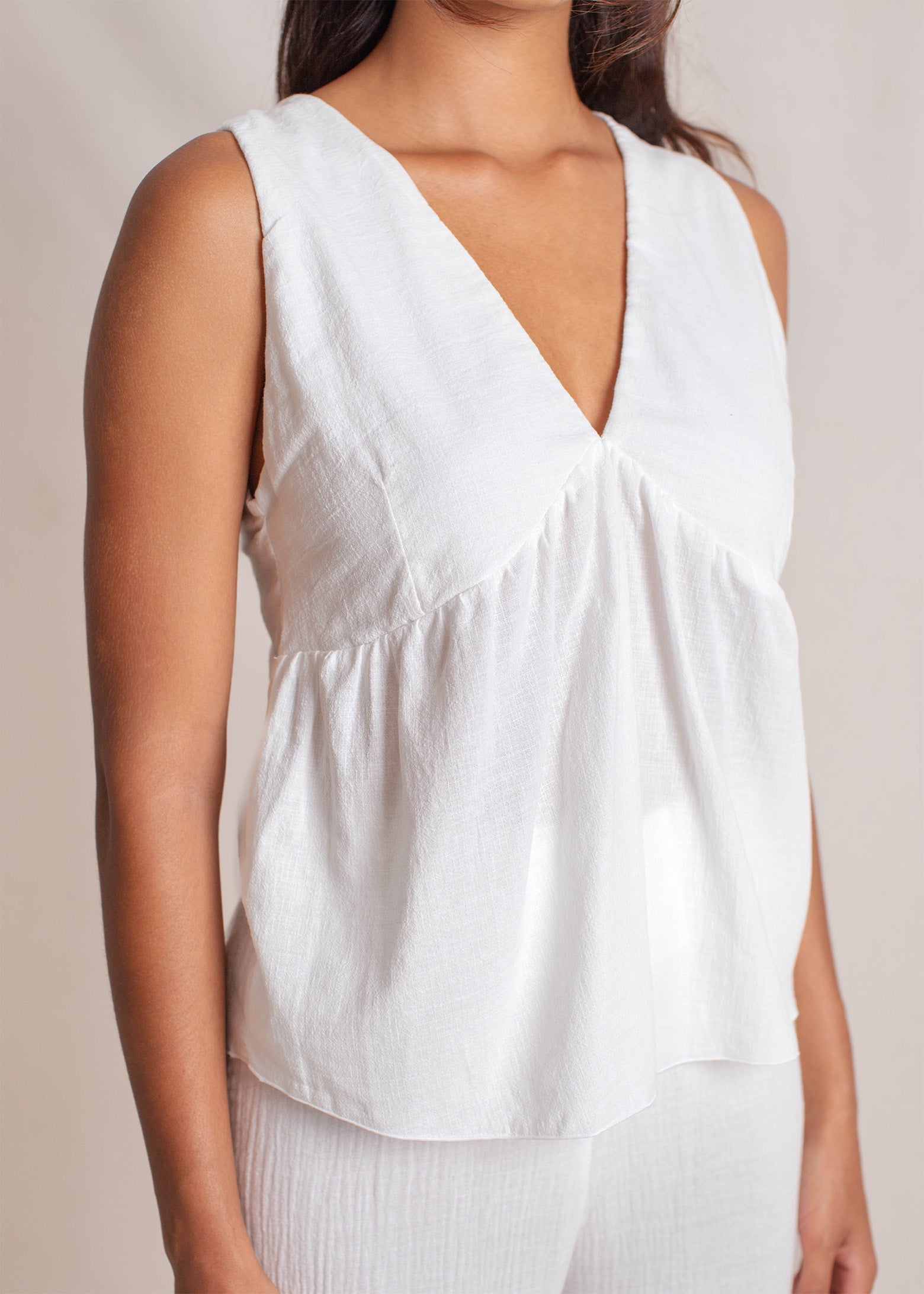 Tara is wearing size XS/S, Bust 86cm (33.8”), Waist 60cm (23.6”), Hips 89cm (35”),  Height 175cm (5.7”) | Size XS/S