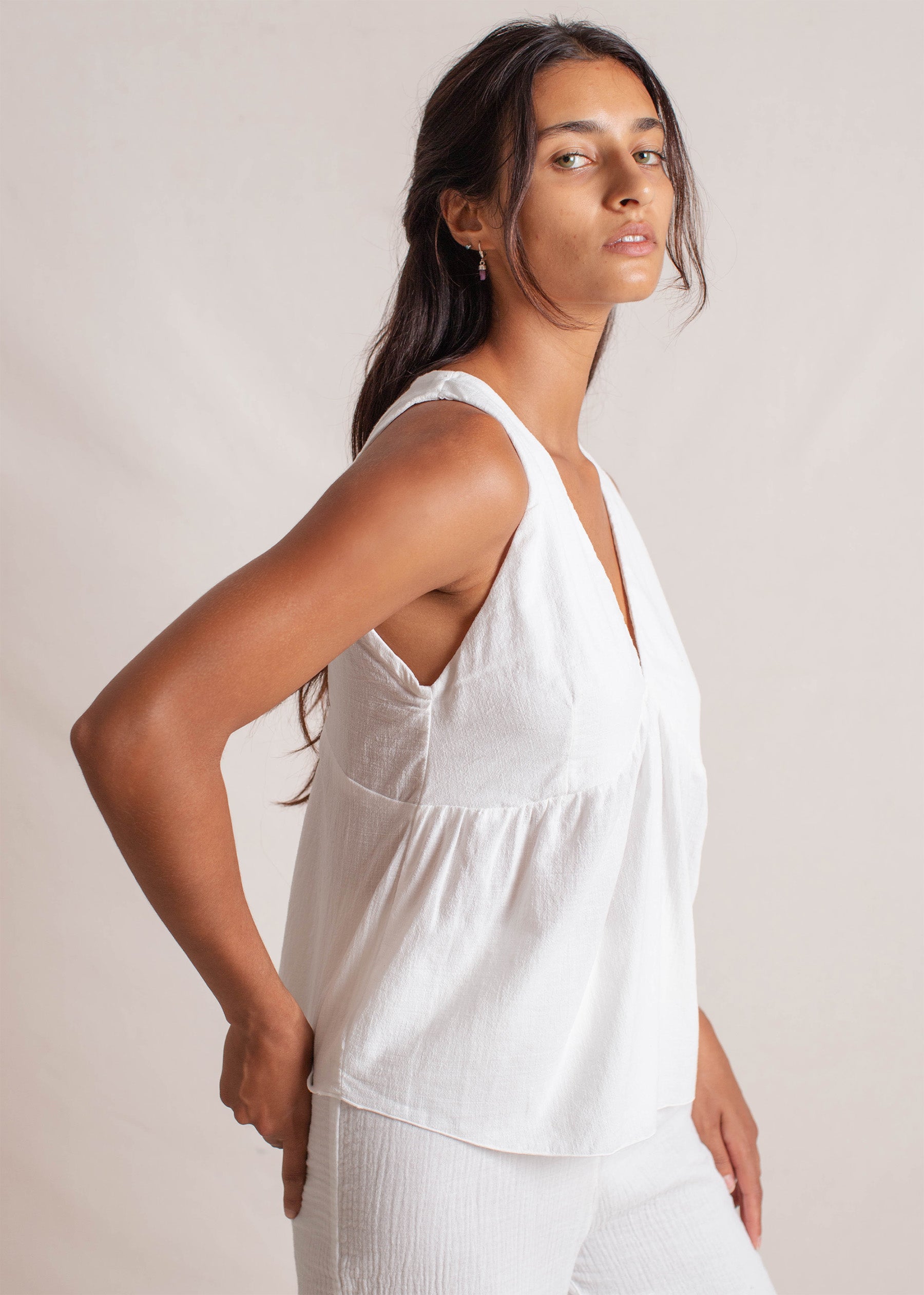 Tara is wearing size XS/S, Bust 86cm (33.8”), Waist 60cm (23.6”), Hips 89cm (35”),  Height 175cm (5.7”) | Size XS/S