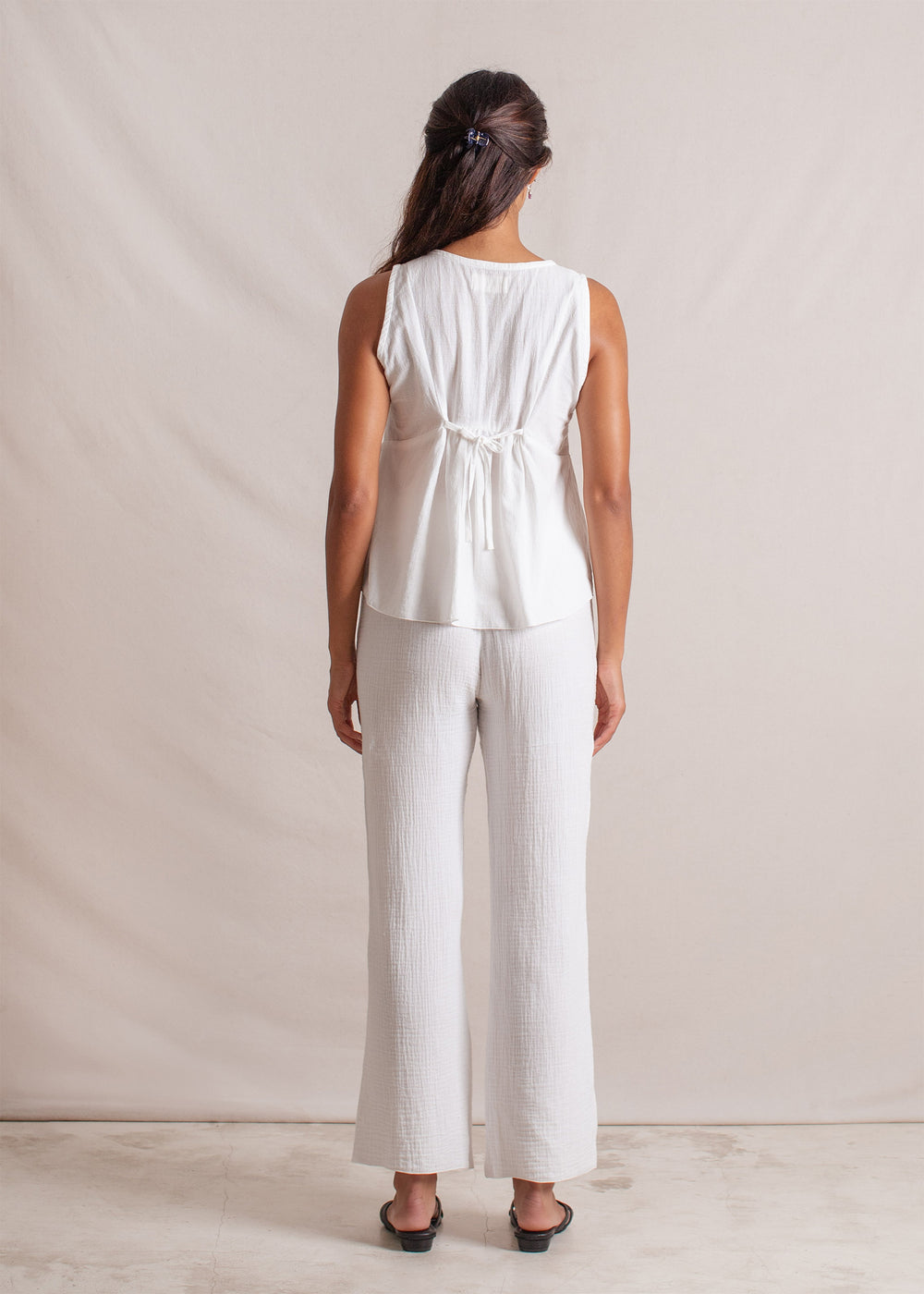 Tara is wearing size XS/S, Bust 86cm (33.8”), Waist 60cm (23.6”), Hips 89cm (35”),  Height 175cm (5.7”). | Size XS/S