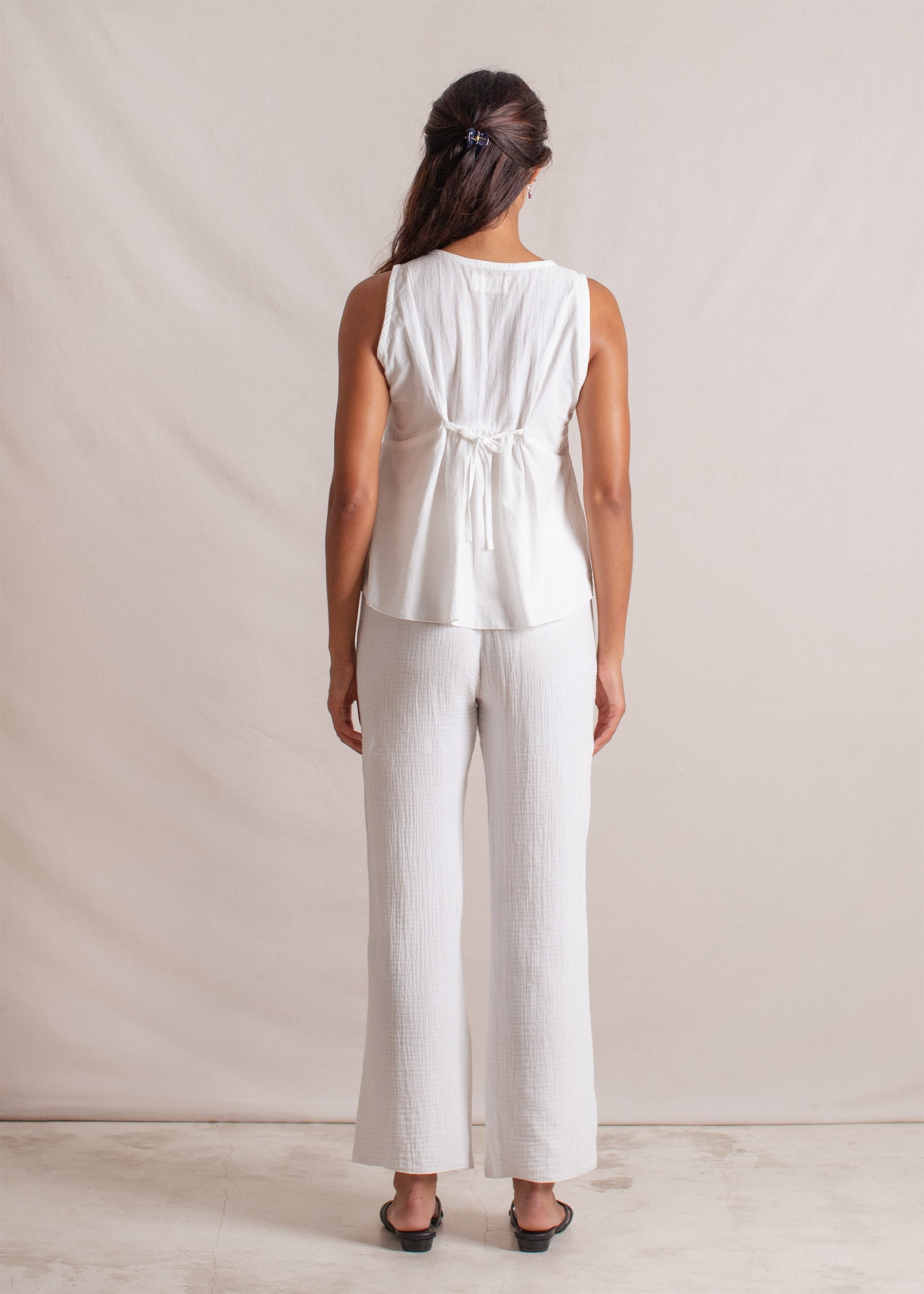 Tara is wearing size XS/S, Bust 86cm (33.8”), Waist 60cm (23.6”), Hips 89cm (35”),  Height 175cm (5.7”). | Size XS/S