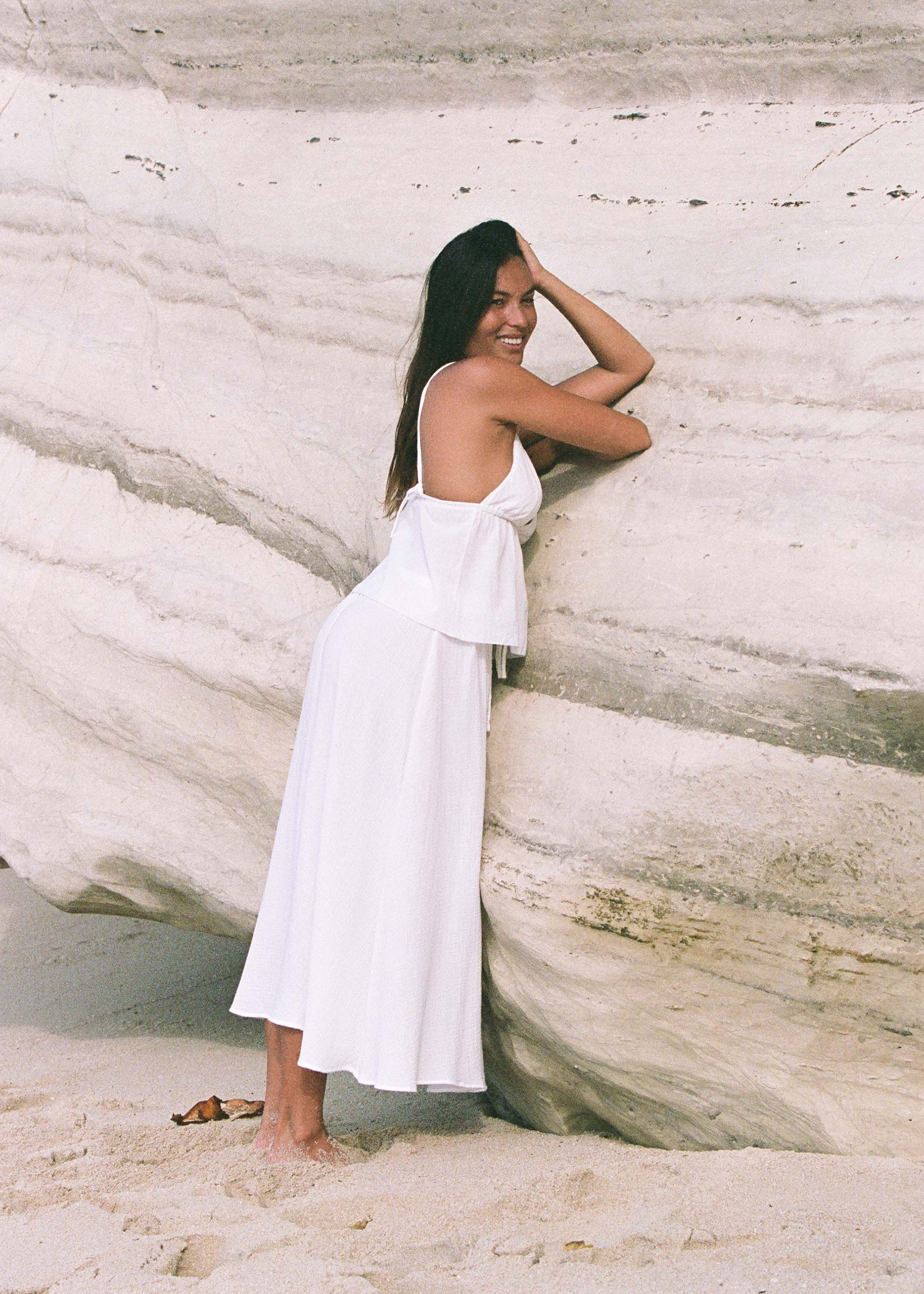 Julia is wearing size XS/S. Height 166cm (5.5”), Bust 88cm (34.6”), Waist 68cm (26.7”), Hips 90cm (35.4”) | Size XS/S