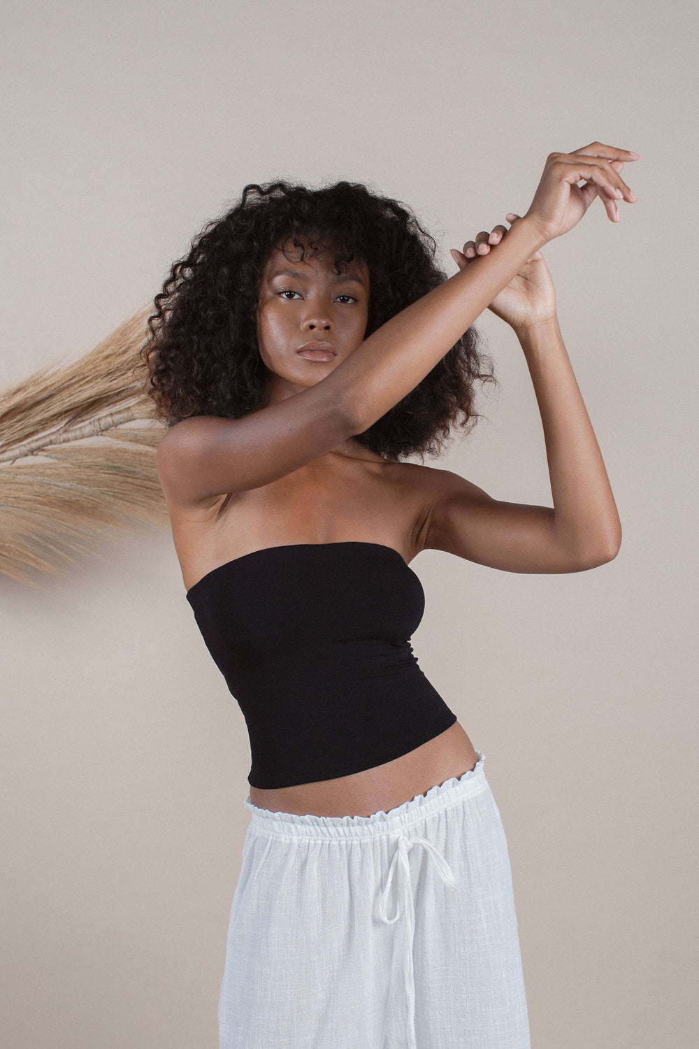 Alexa is wearing size S. Bust: 79cm (31.1”), Waist 60cm(23.6”), Height 178cm(5.85”) | Size S