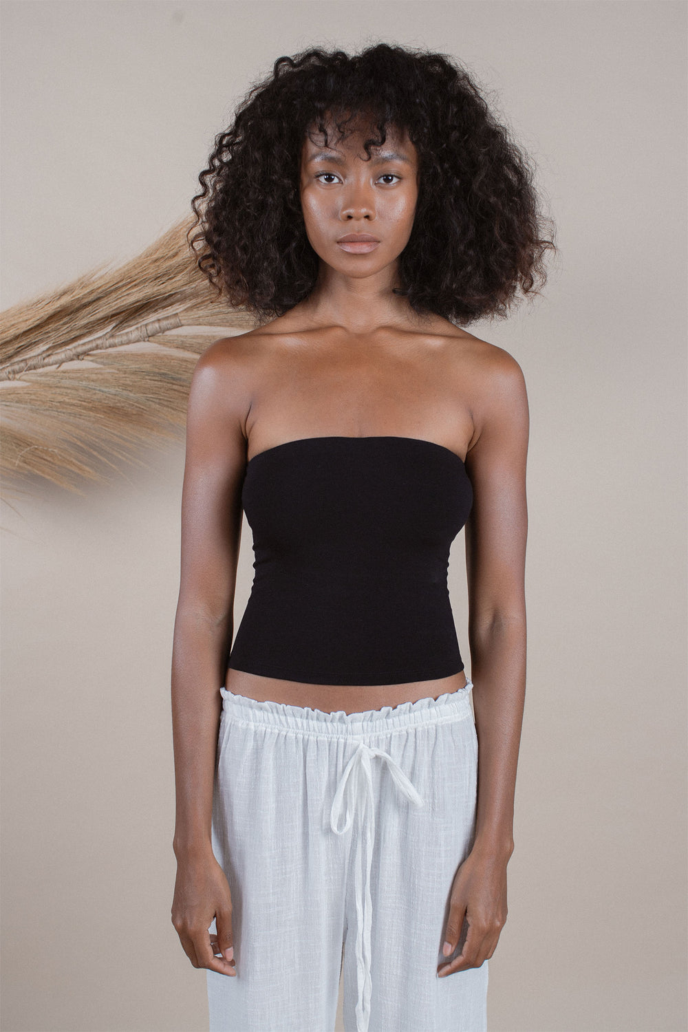 Alexa is wearing size S. Bust: 79cm (31.1”), Waist 60cm(23.6”), Height 178cm(5.85”) | Size S