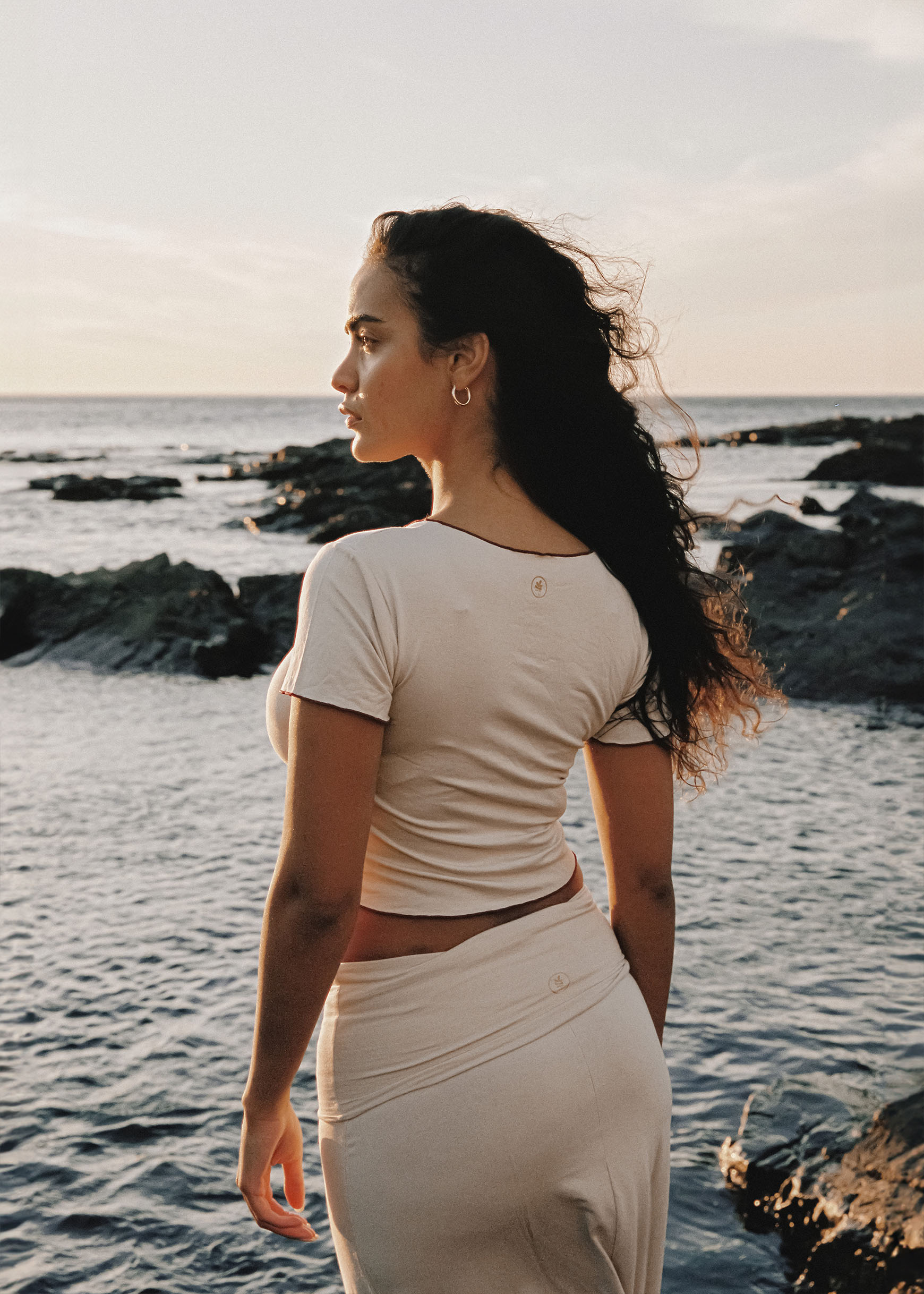 Jess is wearing size XS. She is 169cm(5.5”) tall, Bust 81cm(31.5”), Waist 64cm(25.2”) | Size XS/S