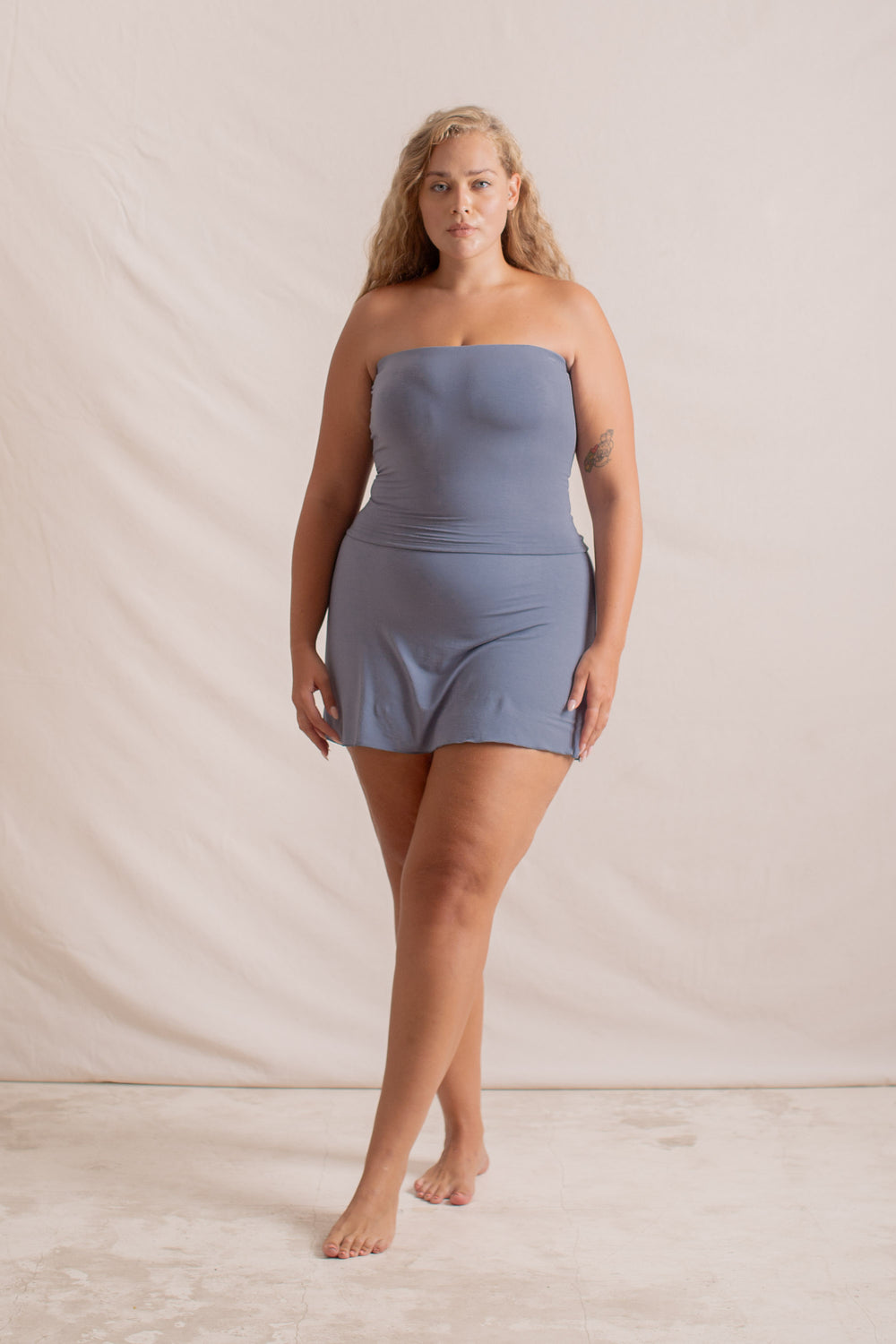Olga is wearing 2XL, Bust 105cm (41.3”), Waist 83cm (32.7”), Hips 123cm (48.4”), Height 178cm (5.8”). | Size 2XL/3XL