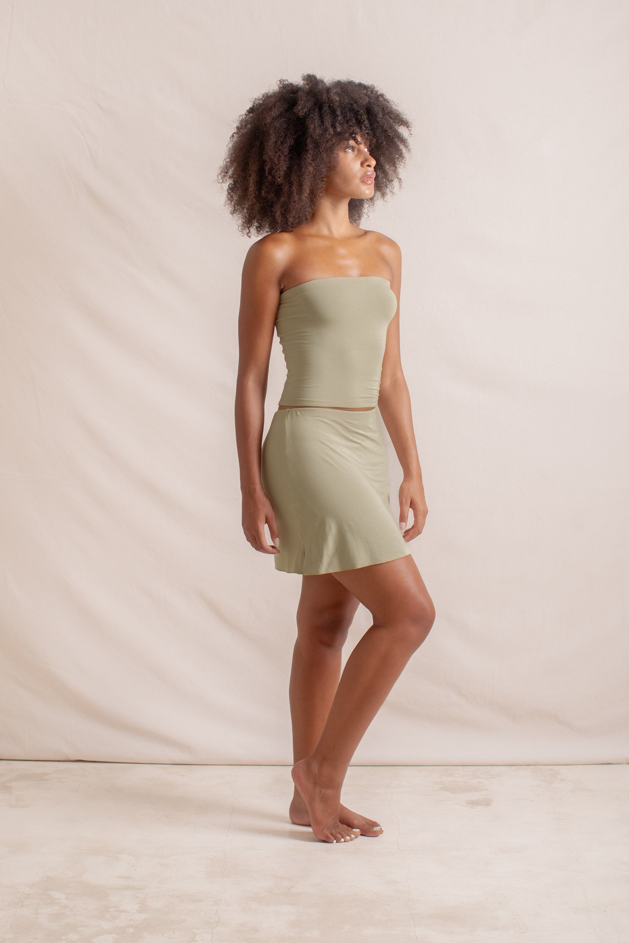 Chloe is wearing size S on Top and L/XL on Bottom, Bust 84cm (33.1”), Waist 68cm (26.8”), Hips 105cm (41.3”),  Height 173cm (5.7”) | Size L/XL