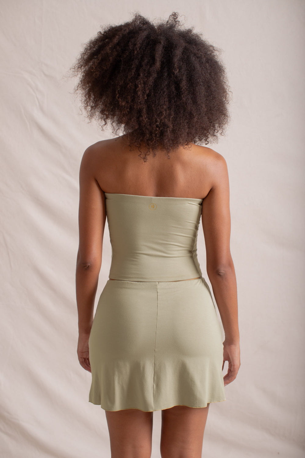 Chloe is wearing size S on Top and L/XL on Bottom, Bust 84cm (33.1”), Waist 68cm (26.8”), Hips 105cm (41.3”), Height 173cm (5.7”) | Size L/XL