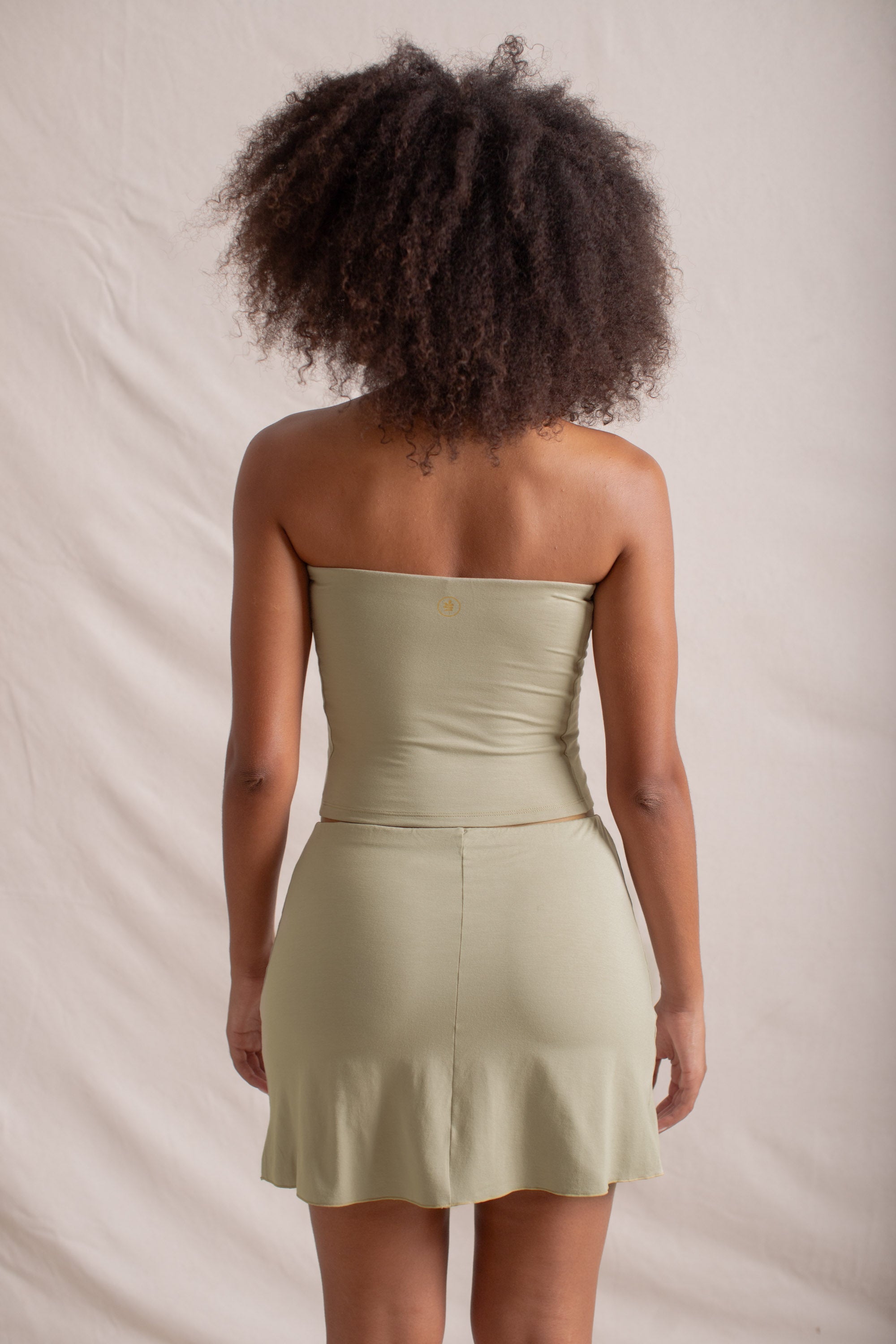 Chloe is wearing size S on Top and L/XL on Bottom, Bust 84cm (33.1”), Waist 68cm (26.8”), Hips 105cm (41.3”), Height 173cm (5.7”) | Size L/XL