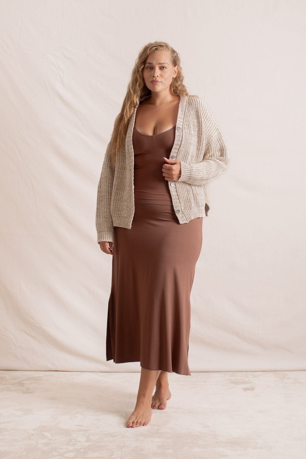 Olga is wearing 2XL/3XL, Bust 105cm (41.3”), Waist 83cm (32.7”), Hips 123cm (48.4”), Height 178cm (5.8”) | Size 2XL/3XL
