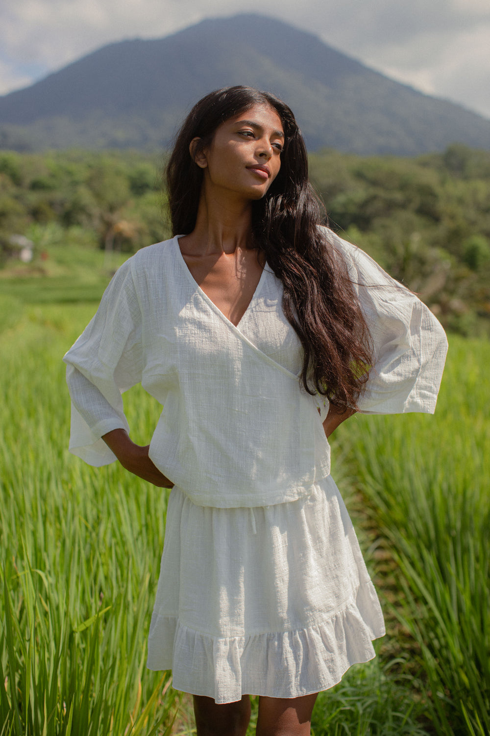 Kavita is wearing an XS/S , Bust 74cm (29”), Waist 60cm (23.6”), Hips 90cm (35.4”), Height 167cm (5.5”)  | Size XS/S