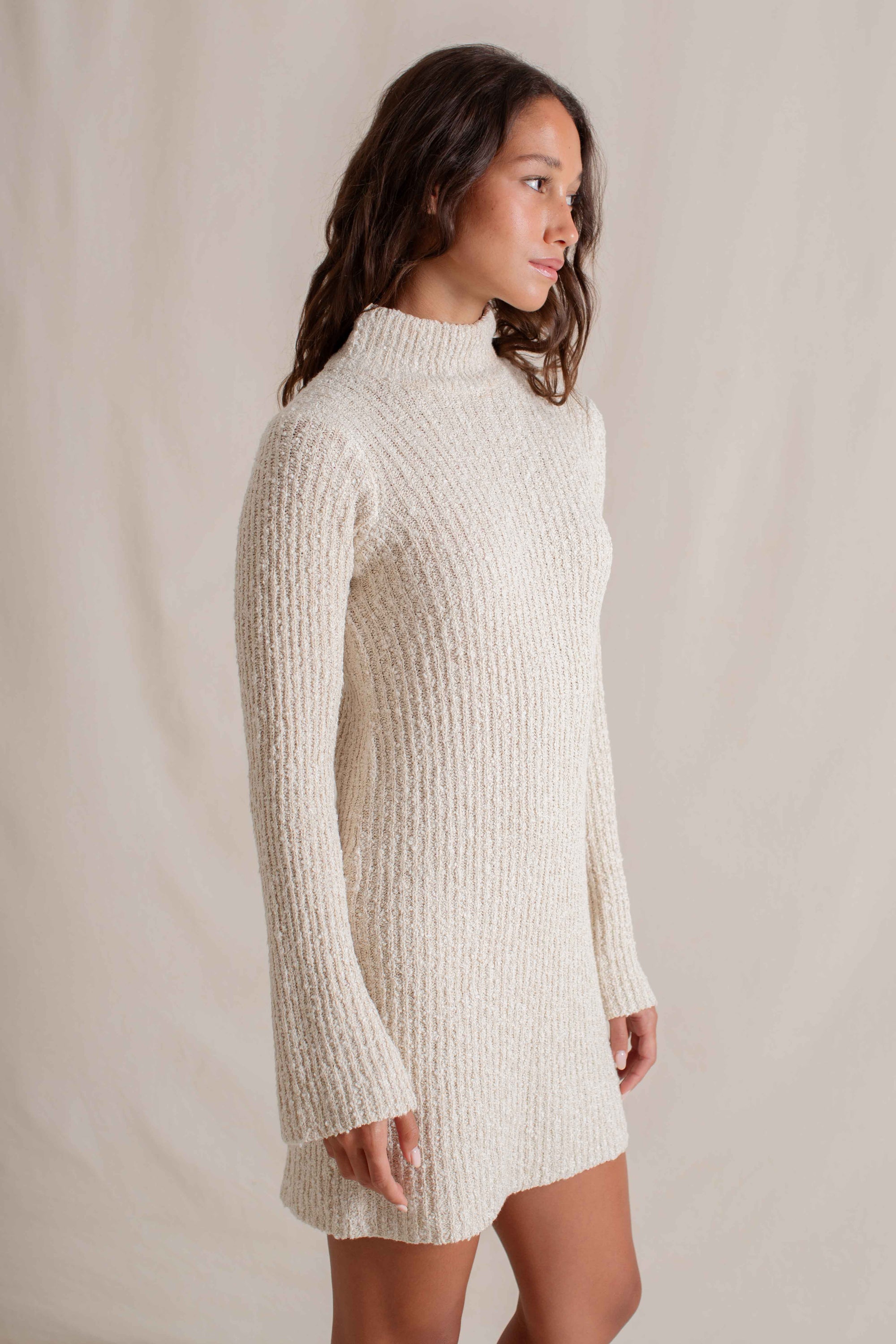 Dakota is wearing XS/S. Bust 79cm (31.1”), Waist 65cm (25.5”), Hips 90cm (35.4”), Height 173cm (5.6”) | Size XS/S