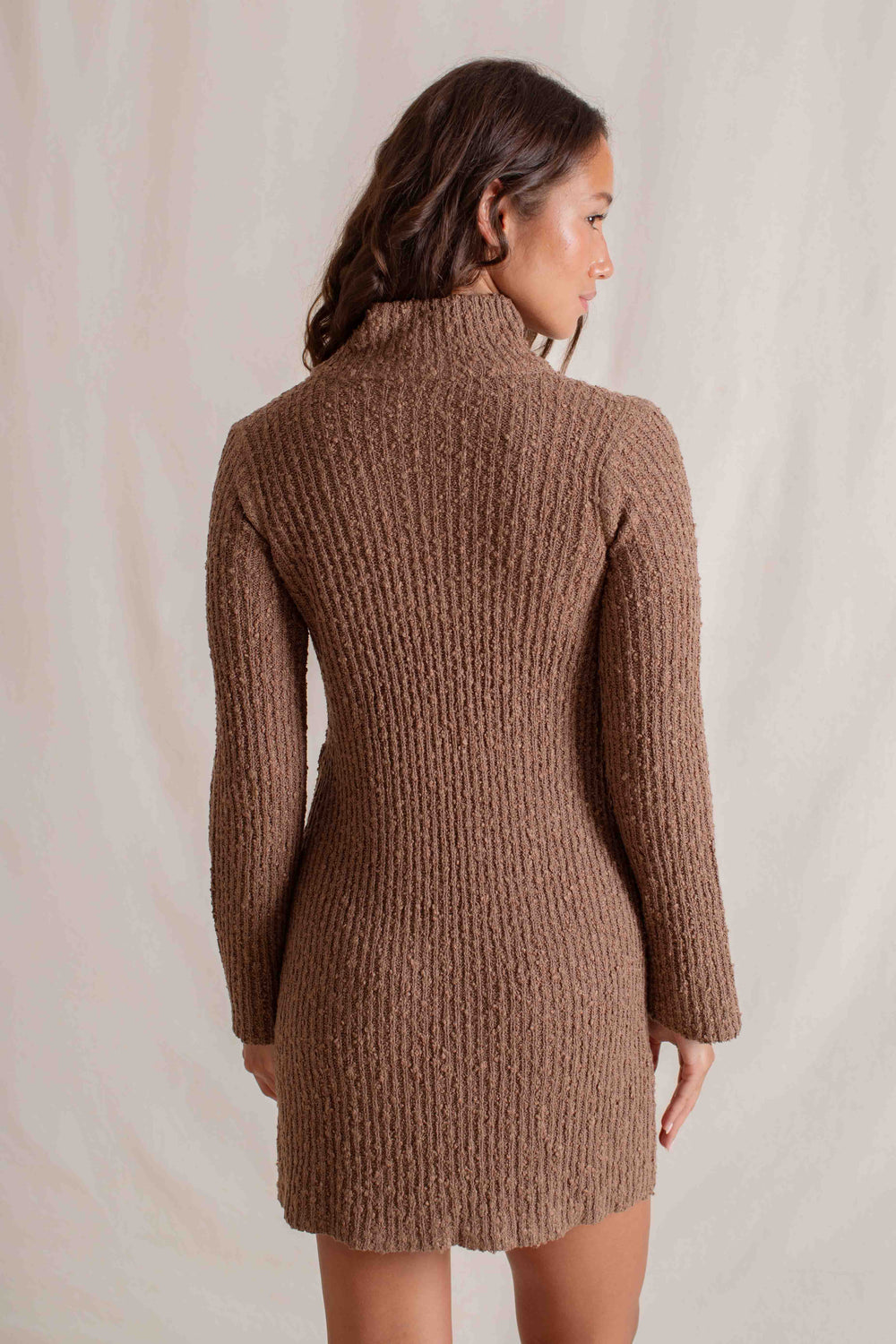 Dakota is wearing XS/S. Bust 79cm (31.1”), Waist 65cm (25.5”), Hips 90cm (35.4”), Height 173cm (5.6”) | Size XS/S