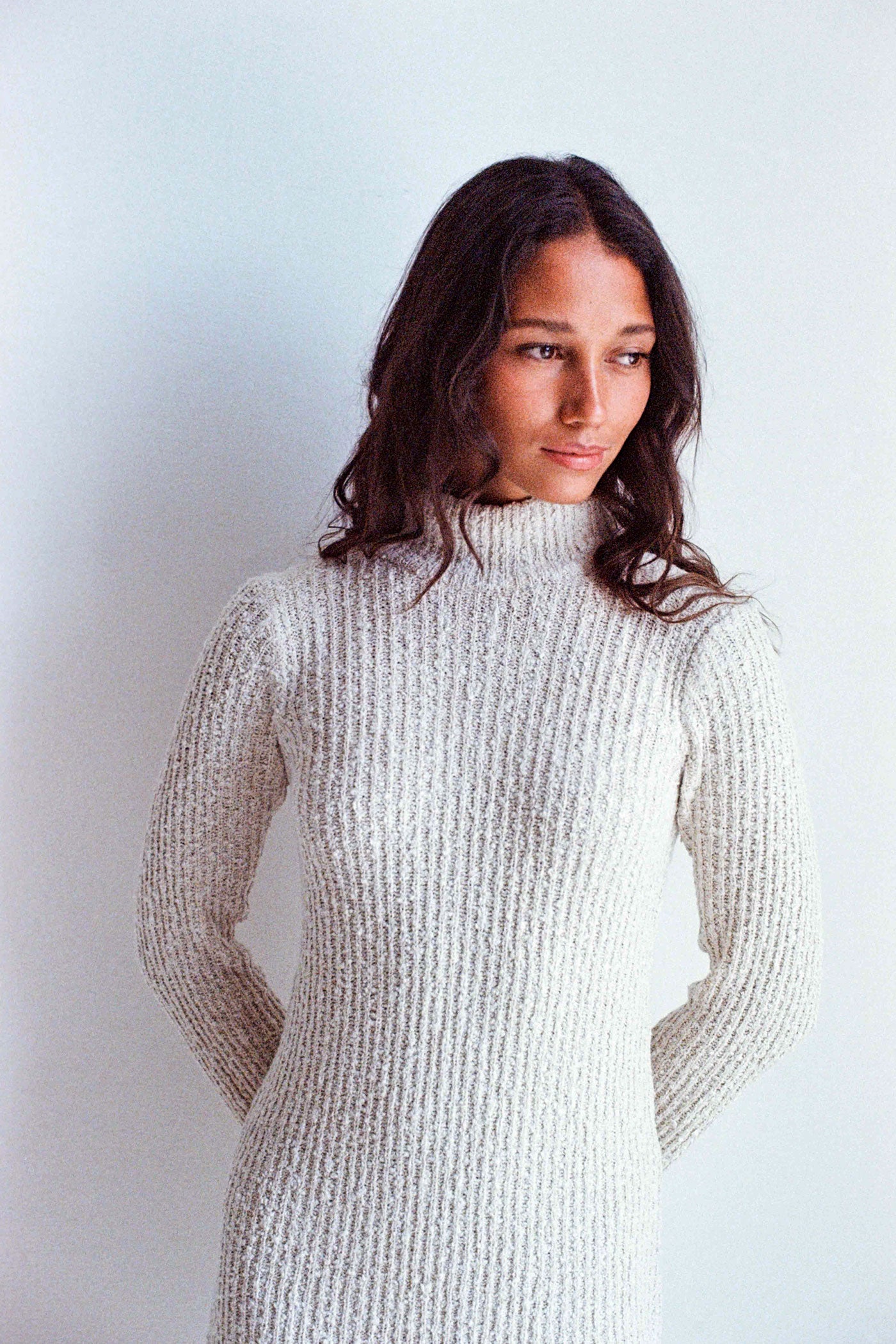 Dakota is wearing XS/S. Bust 79cm (31.1”), Waist 65cm (25.5”), Hips 90cm (35.4”), Height 173cm (5.6”) | Size XS/S