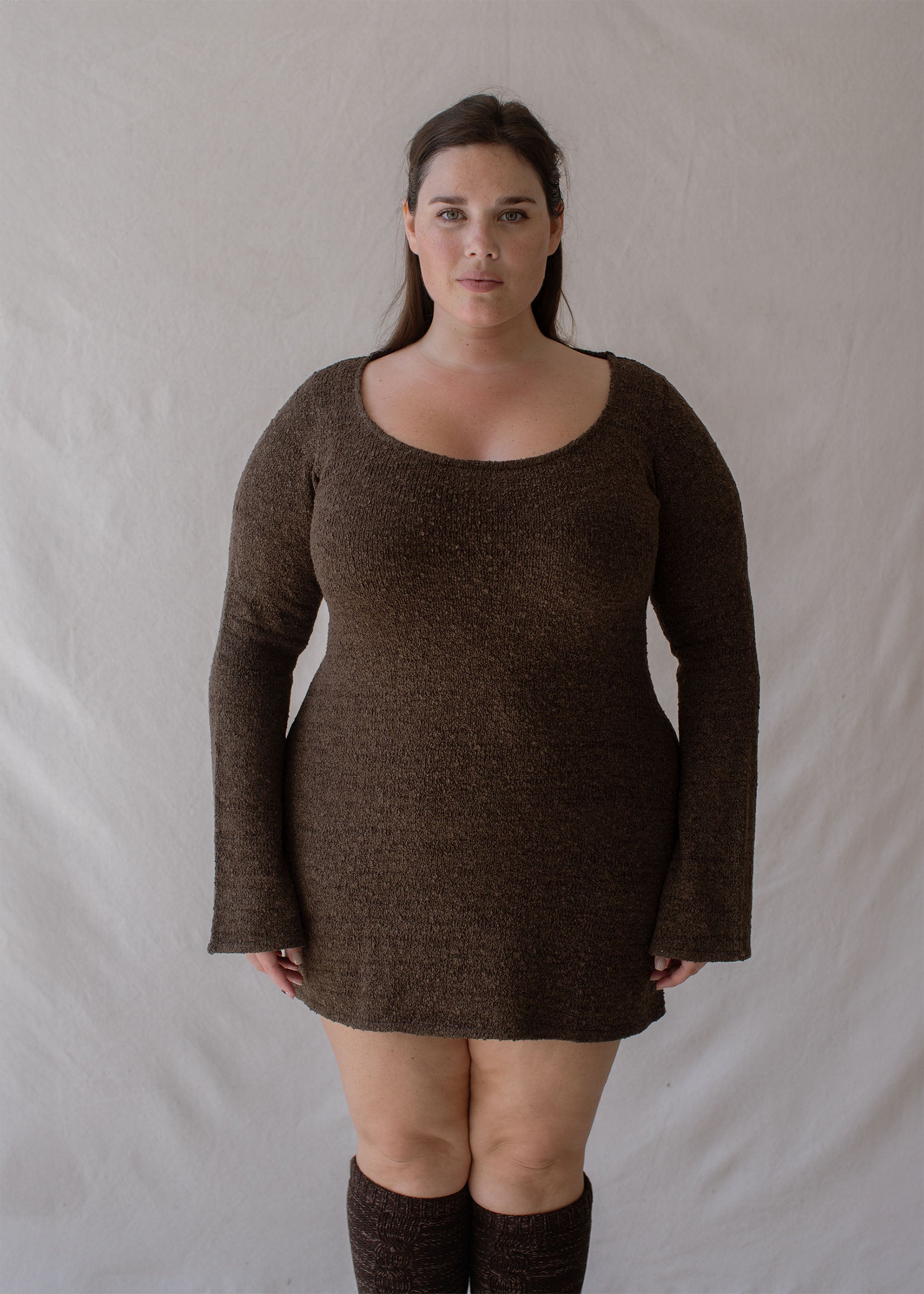 Michelle is wearing XL/XXL Bust 115cm (45.3”), Waist 93 (36.6”), Hips 123cm (48.4”), Height 168cm (5.5”)  | Size XL/XXL
