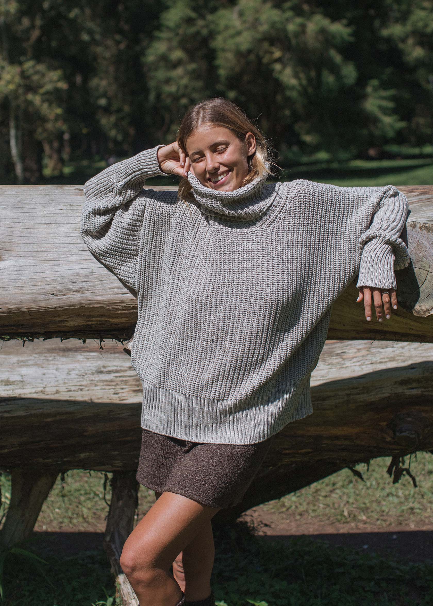 Andrea usually wears size XS/S. Bust 80cm (31.5”), Waist 69cm (27.2”), Hips 94cm(37”), Height 175cm(5.7”) | One Size