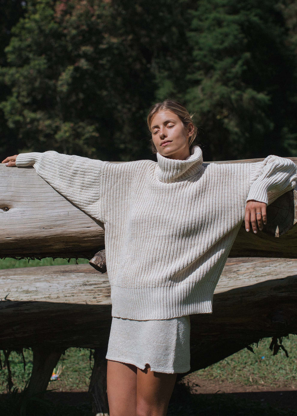 Andrea usually wears size XS/S. Bust 80cm (31.5”), Waist 69cm (27.2”), Hips 94cm(37”), Height 175cm(5.7”) | One Size