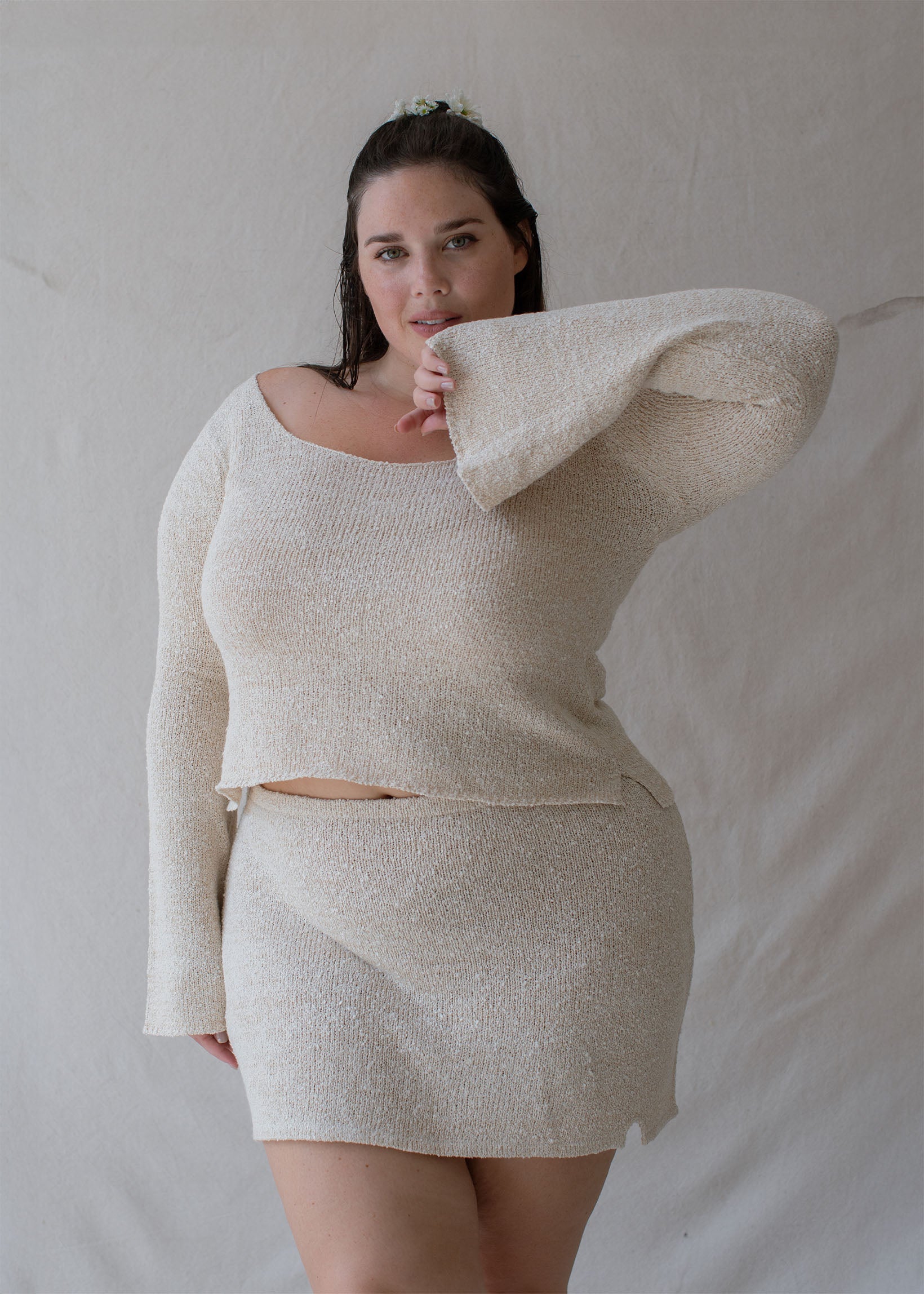 Michelle is wearing XL/XXL Bust 115cm (45.3”), Waist 93 (36.6”), Hips 123cm (48.4”), Height 168cm (5.5”)  | Size XL/XXL