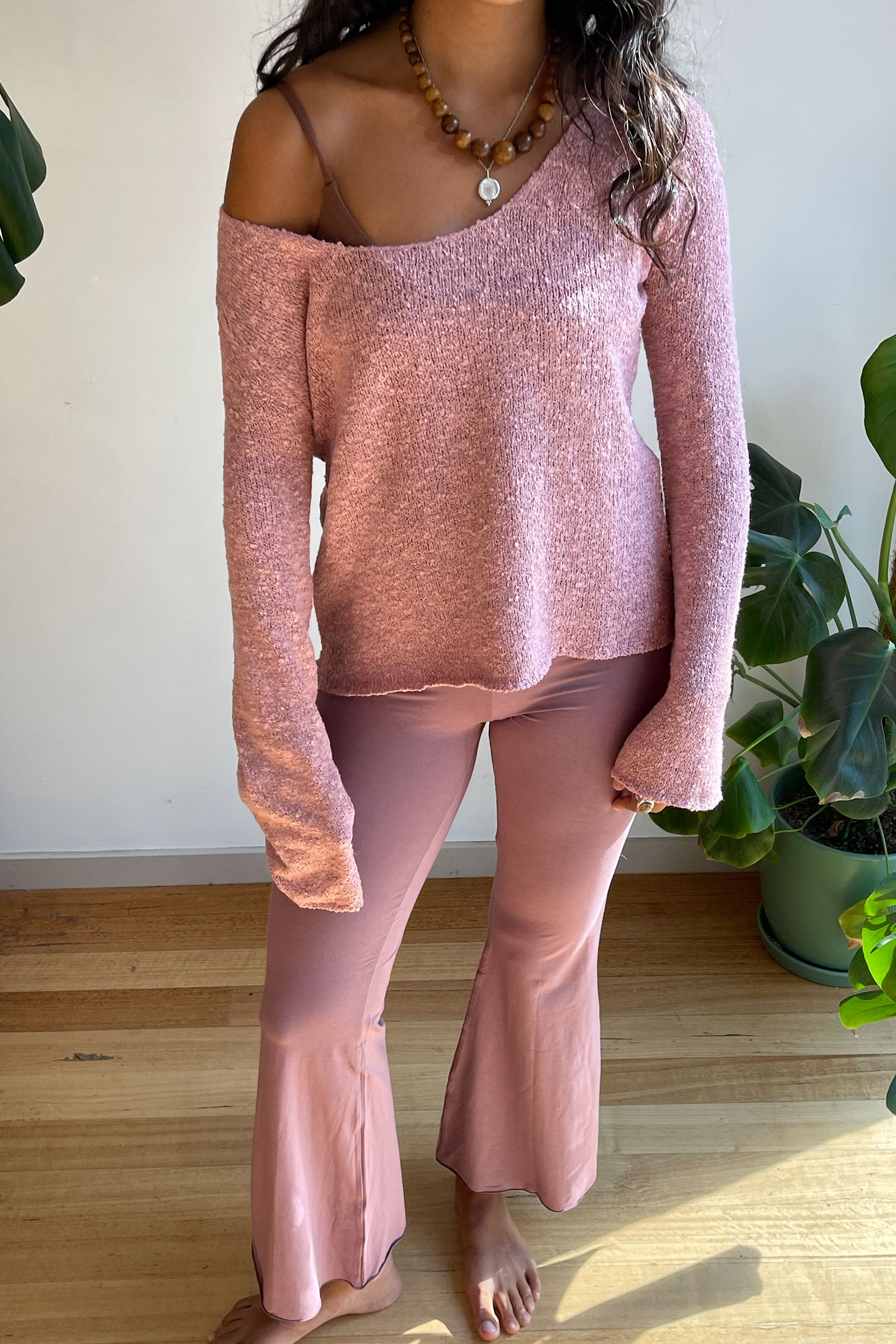 Mercedes is wearing size M/L. Bust 84cm (33.1”), Waist 71cm (27.9”), Hips 88cm (34.6”), Height 165cm (5.4”) | Size M/L