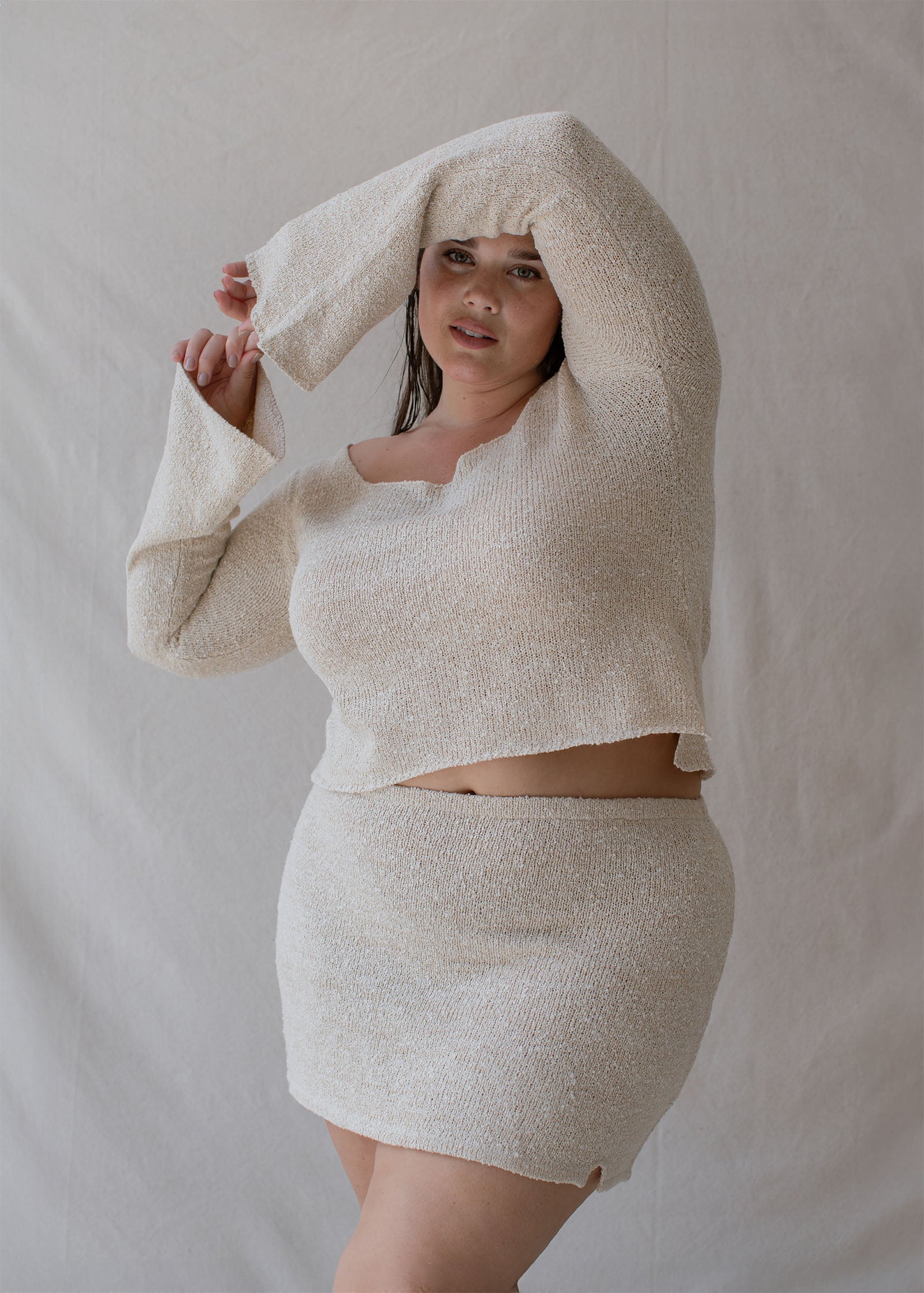 Michelle is wearing XL/XXL Bust 115cm (45.3”), Waist 93 (36.6”), Hips 123cm (48.4”), Height 168cm (5.5”)  | Size XL/XXL